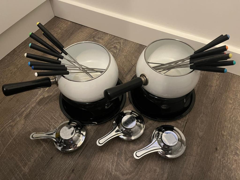 2 fonduepannen met branders en stokjes voor € 10,-, Ophalen, Gebruikt, Brander, Fondueset
