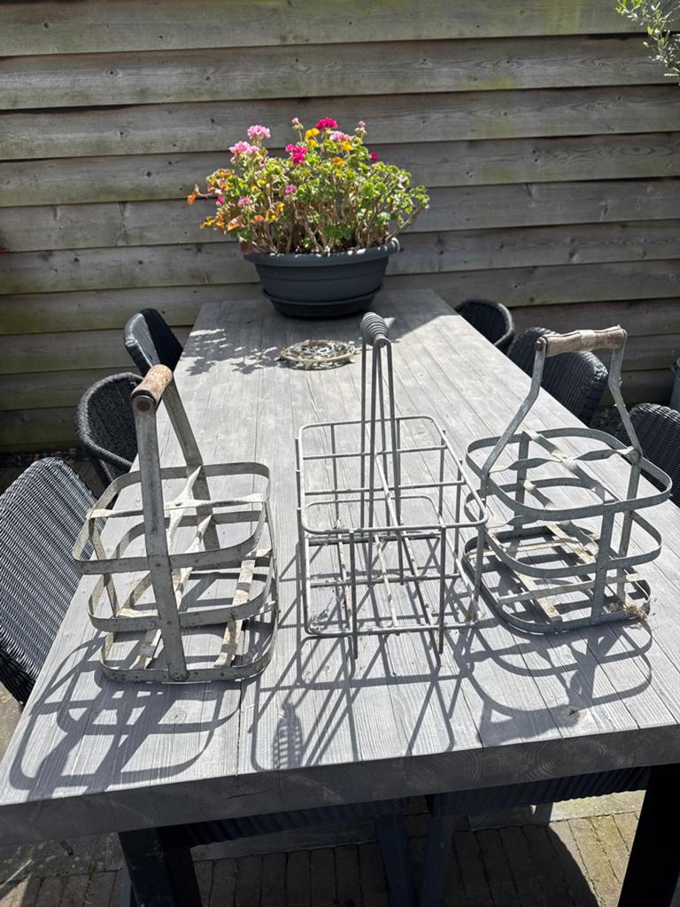 Brocante flessenrekjes: Frans en Nederlands (ijzer), Antiek en Kunst, Ophalen of Verzenden