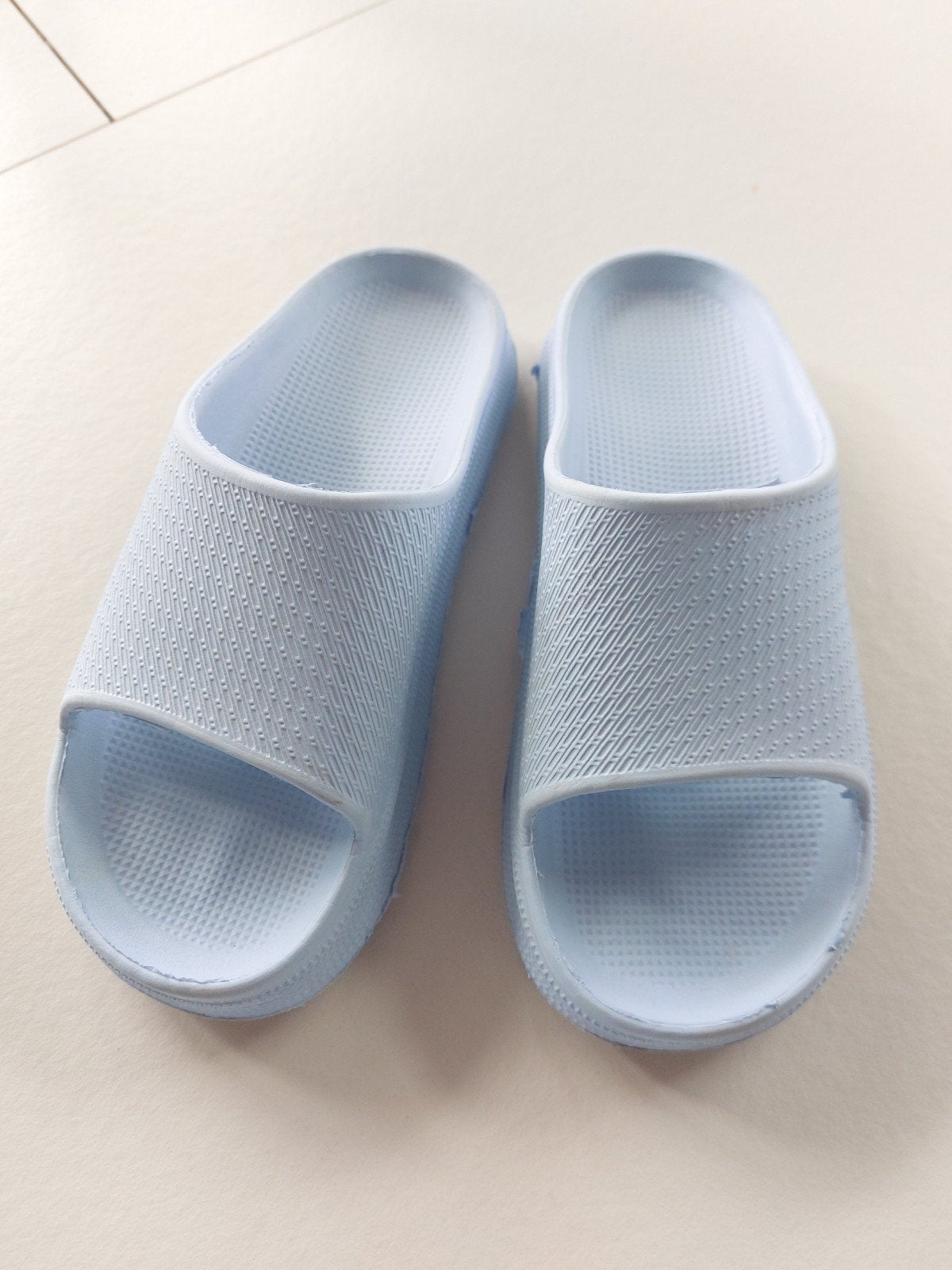 Lichtblauwe badslippers maat 35, Ophalen of Verzenden