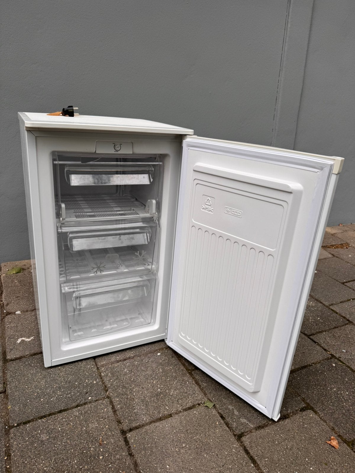 Tafelmodel vriezer merk Zanussi, Witgoed en Apparatuur, Minder dan 85 cm, Minder dan 60 cm, Zo goed als nieuw, Energieklasse A of zuiniger