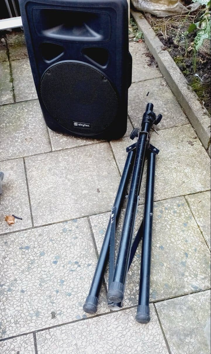 Skytec speaker met statief, Gebruikt, Inclusief standaarden, Party speaker, Ophalen