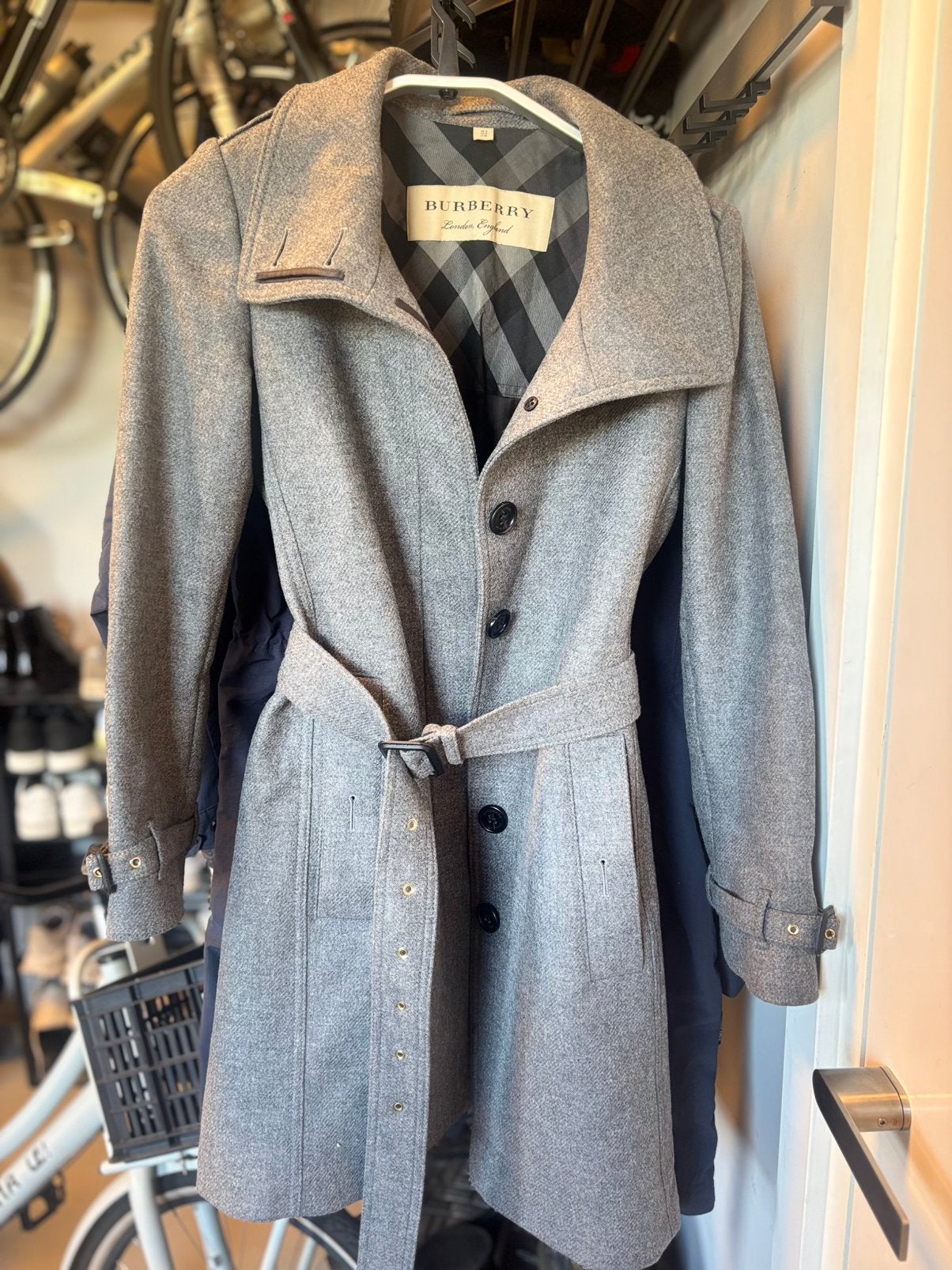 Grijze Burberry jas, Ophalen of Verzenden, Zo goed als nieuw, Grijs