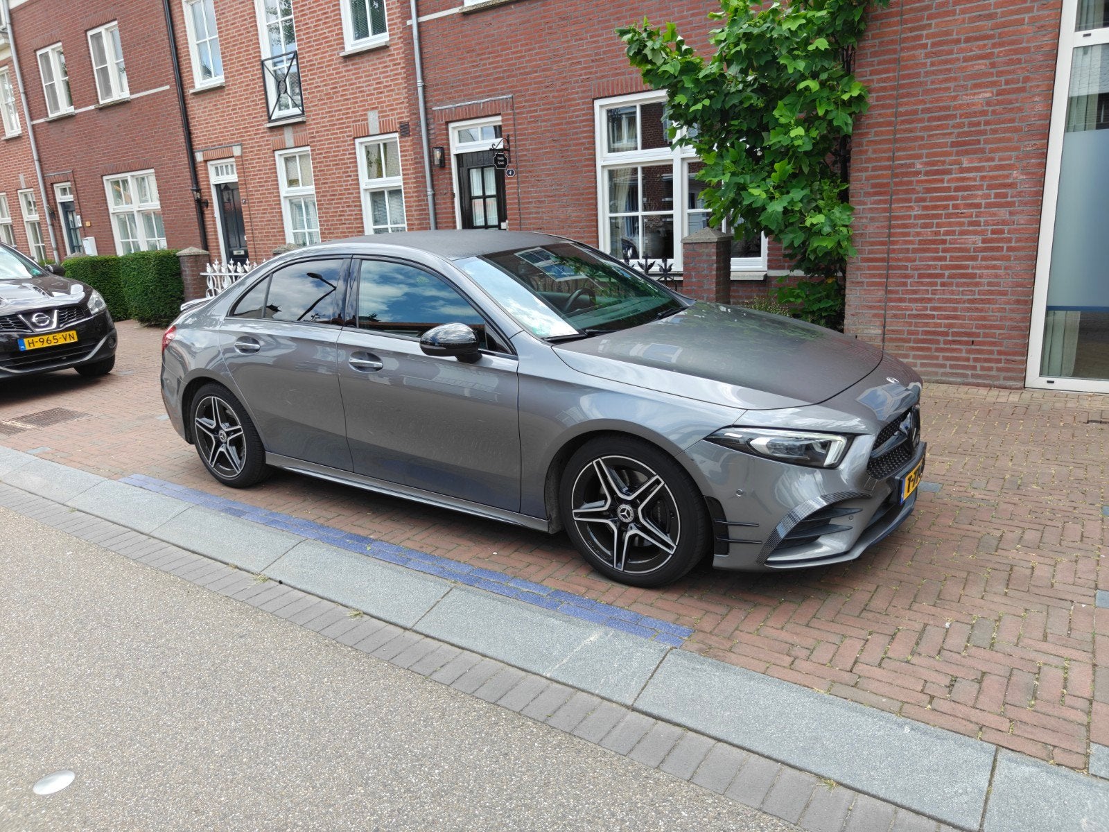 Mercedes-Benz A-Klasse A 220 190pk 2019 Grijs night package, Auto's, Mercedes-Benz, Zwart, 1365 kg, 75 €/maand, Particulier
