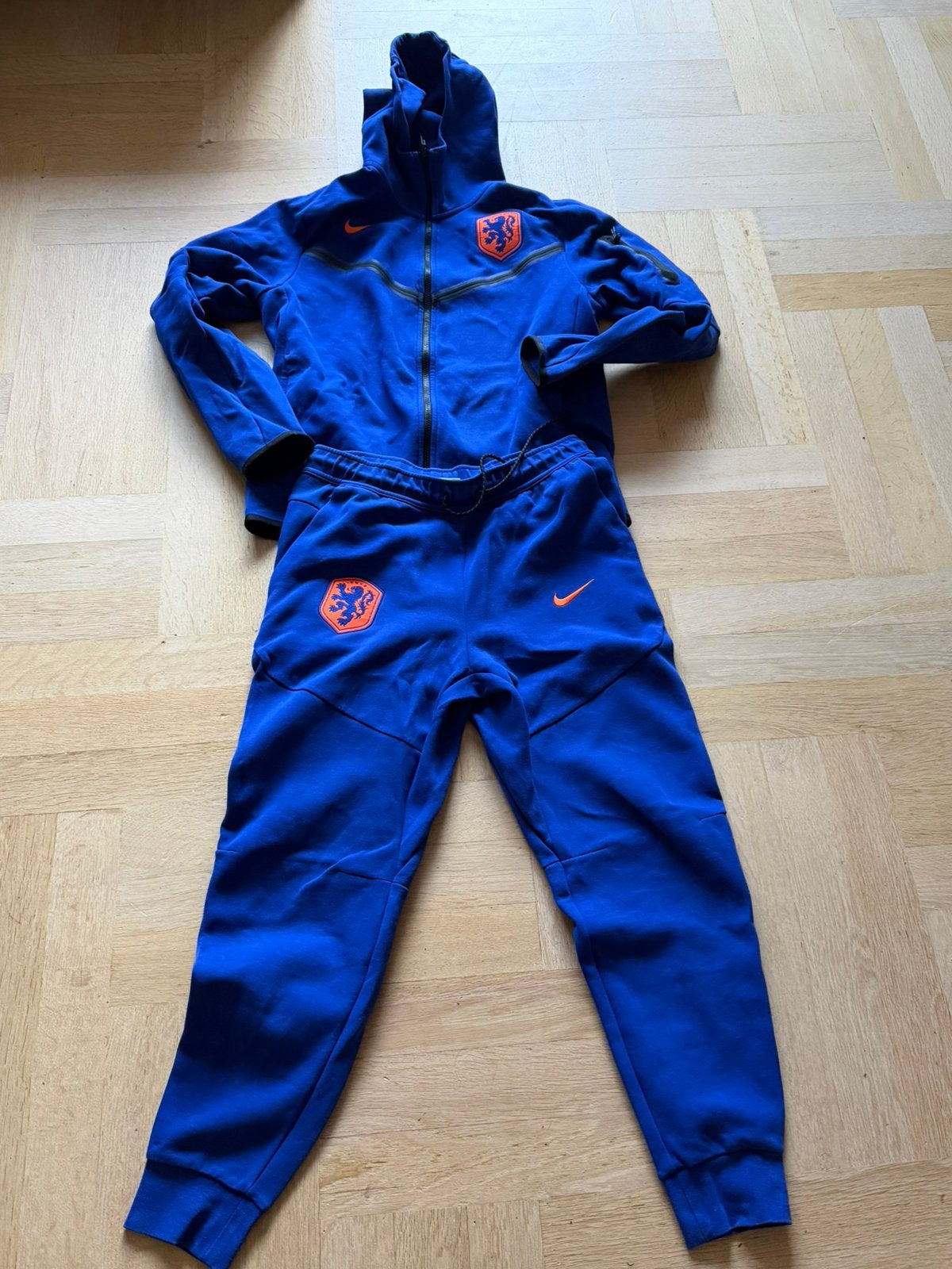 Nike Tech Fleece Trainingspak KNVB - Maat M, Ophalen of Verzenden, Zo goed als nieuw, Algemeen, Maat 48/50 (M)