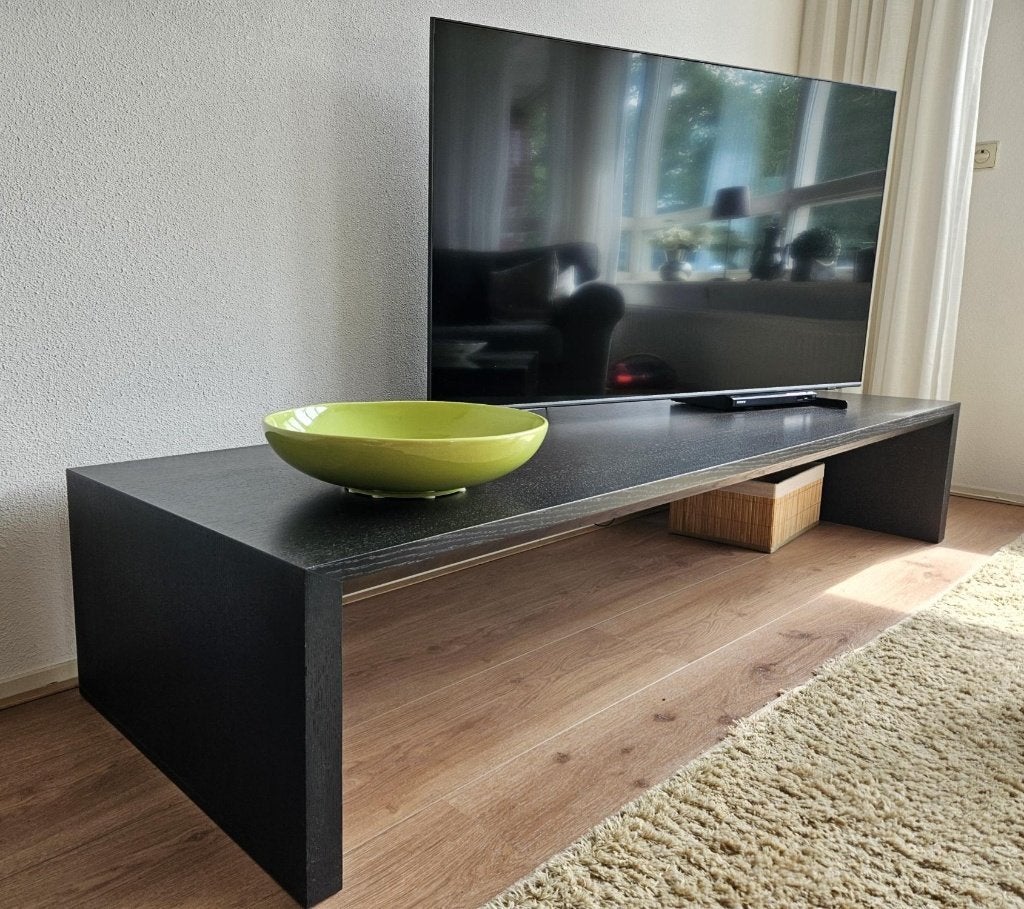 Sidetable zwart ranke vormgeving, Huis en Inrichting, Tafels | Sidetables, Ophalen, Zo goed als nieuw, 150 tot 200 cm, Rechthoekig