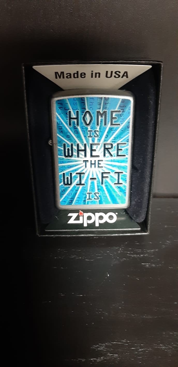 Zippo aansteker "Home is where the Wi-Fi is" - Nieuw, Ophalen of Verzenden, Nieuw, Aansteker
