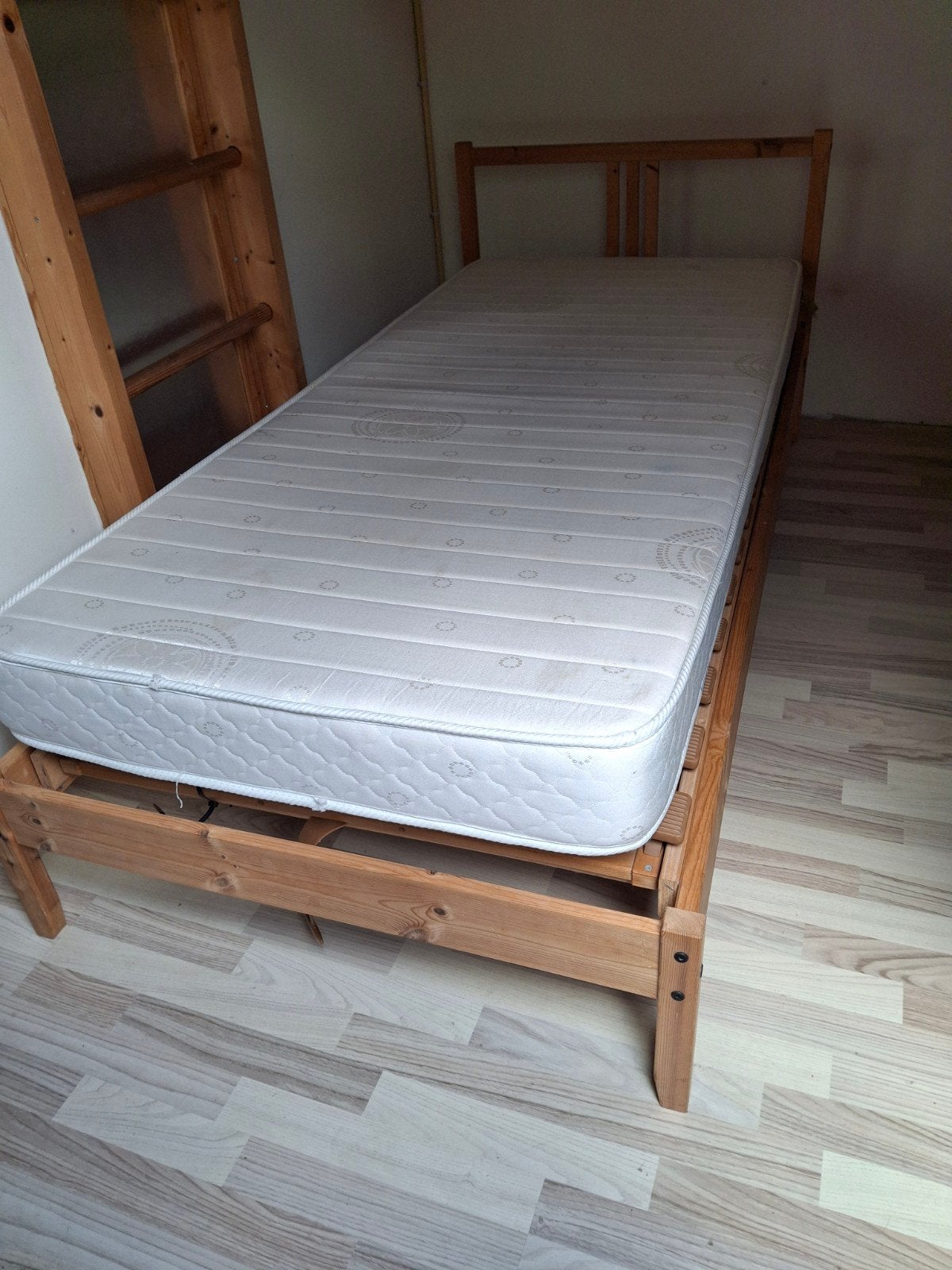 Bedombouw, met verstelbaar hoofd/ voeteneind, Huis en Inrichting, Slaapkamer | Bedden, Ophalen, 90 cm, Eenpersoons, Wit