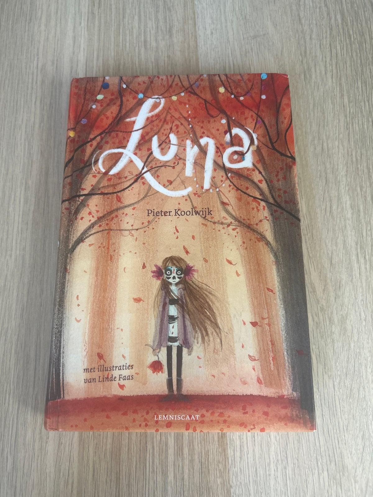 Luna - Pieter Koolwijk (met illustraties van Linde Faas), Boeken, Ophalen of Verzenden, Zo goed als nieuw, Fictie algemeen