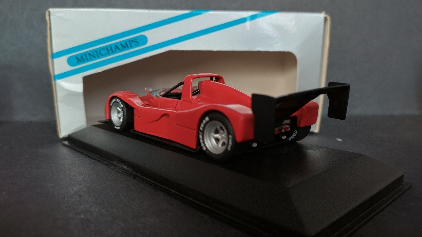 Ferrari 333 SP presentation 1:43 Minichamps Pol, Hobby en Vrije tijd, Modelauto's | 1:43, Overige merken, Aachen Germany., Auto