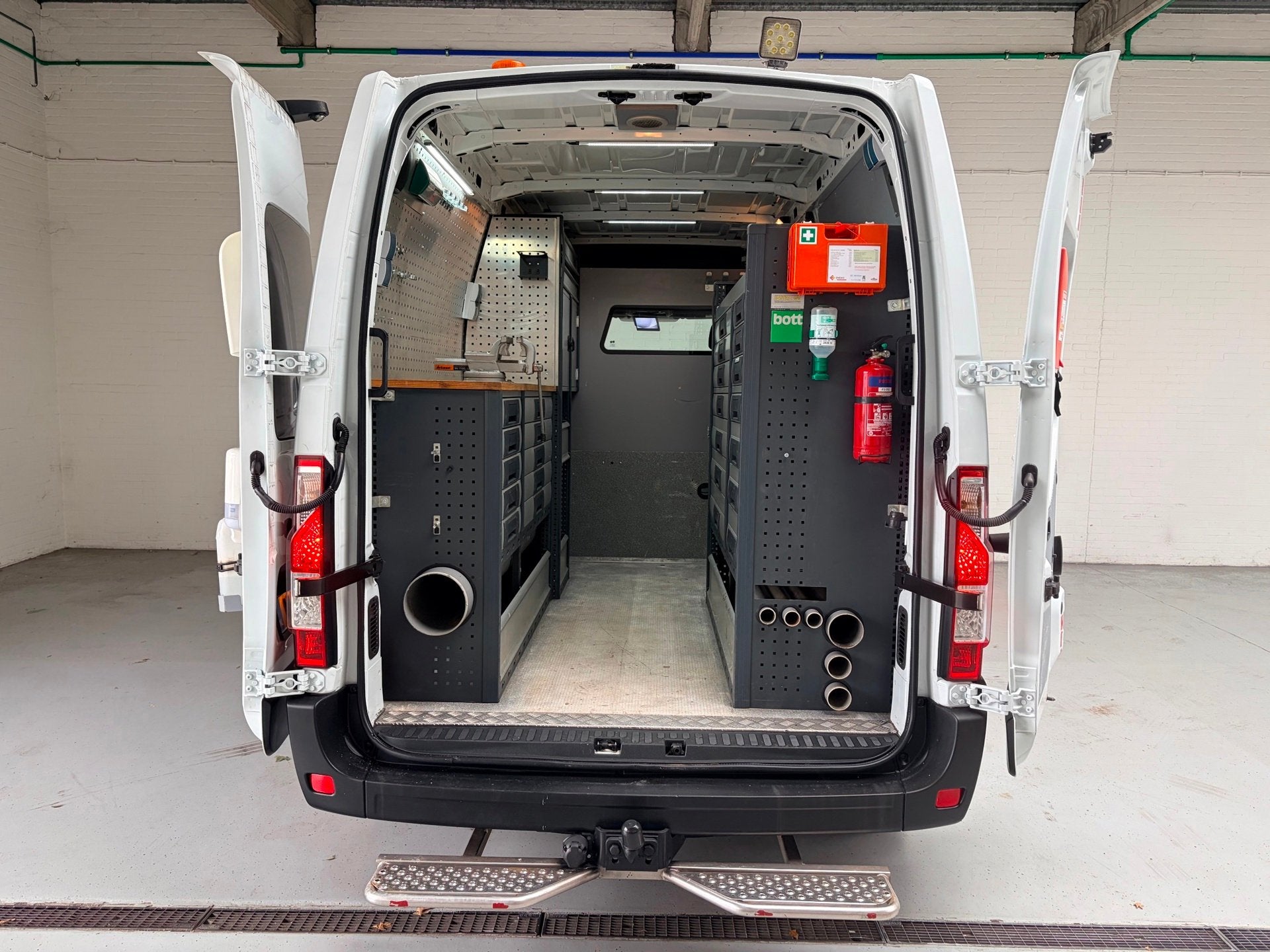 Renault Master Servicewagen T35 2.3 dCi 145pk euro6 L2H2 BOT, Voorwielaandrijving, Dealer onderhouden, Stof, Gebruikt