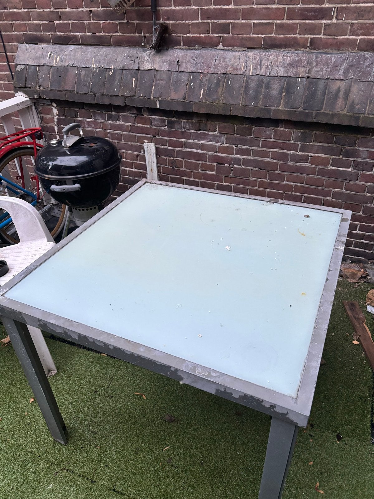 Gratis af te halen: Buiten tafel, Tuin en Terras, Tuintafels, Ophalen, Gebruikt, Vierkant, Metaal