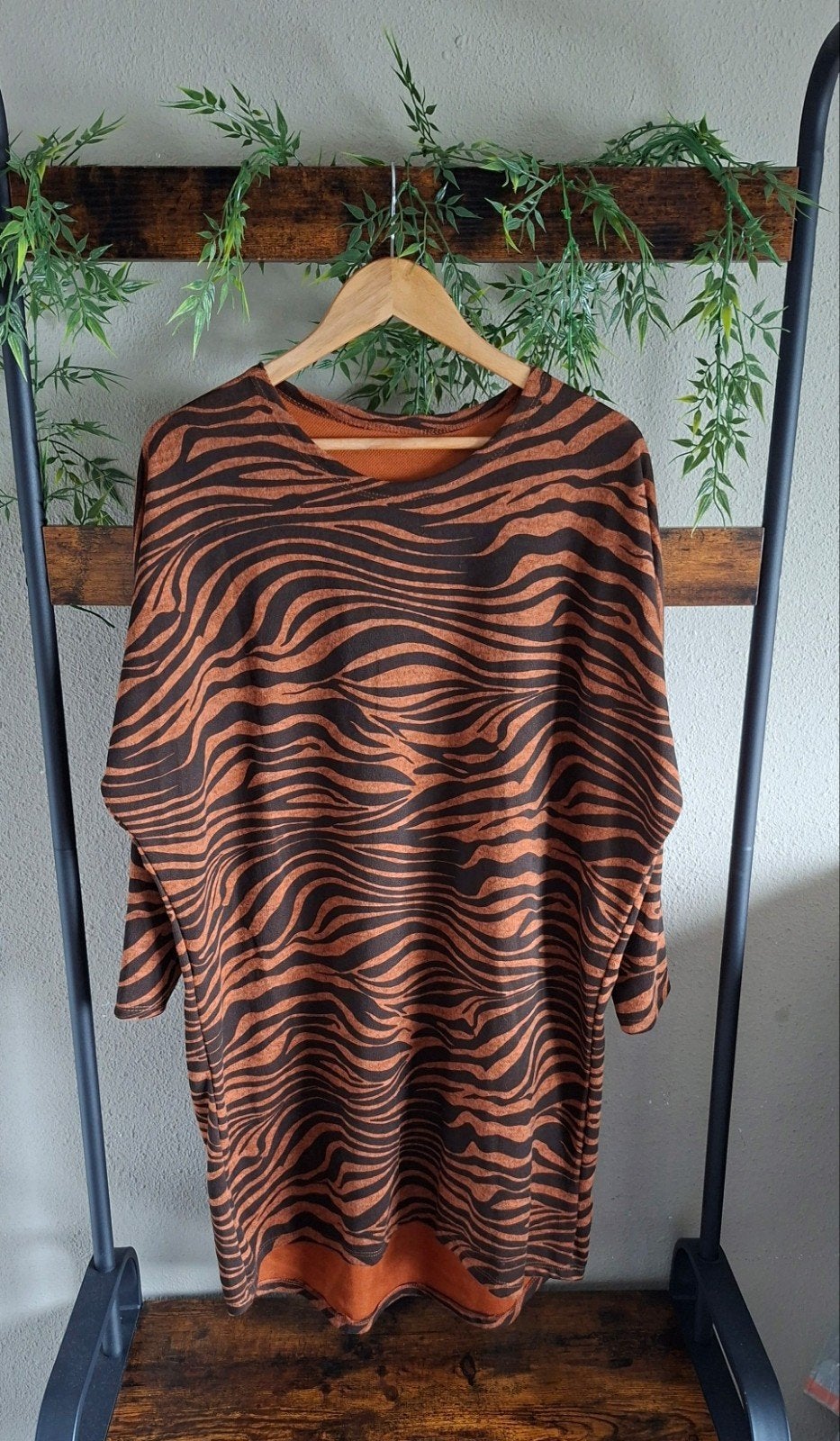 JURK roestbruin zwart print XL, Kleding | Dames, Jurken, Bruin, Maat 42/44 (L), Ophalen of Verzenden, Zo goed als nieuw