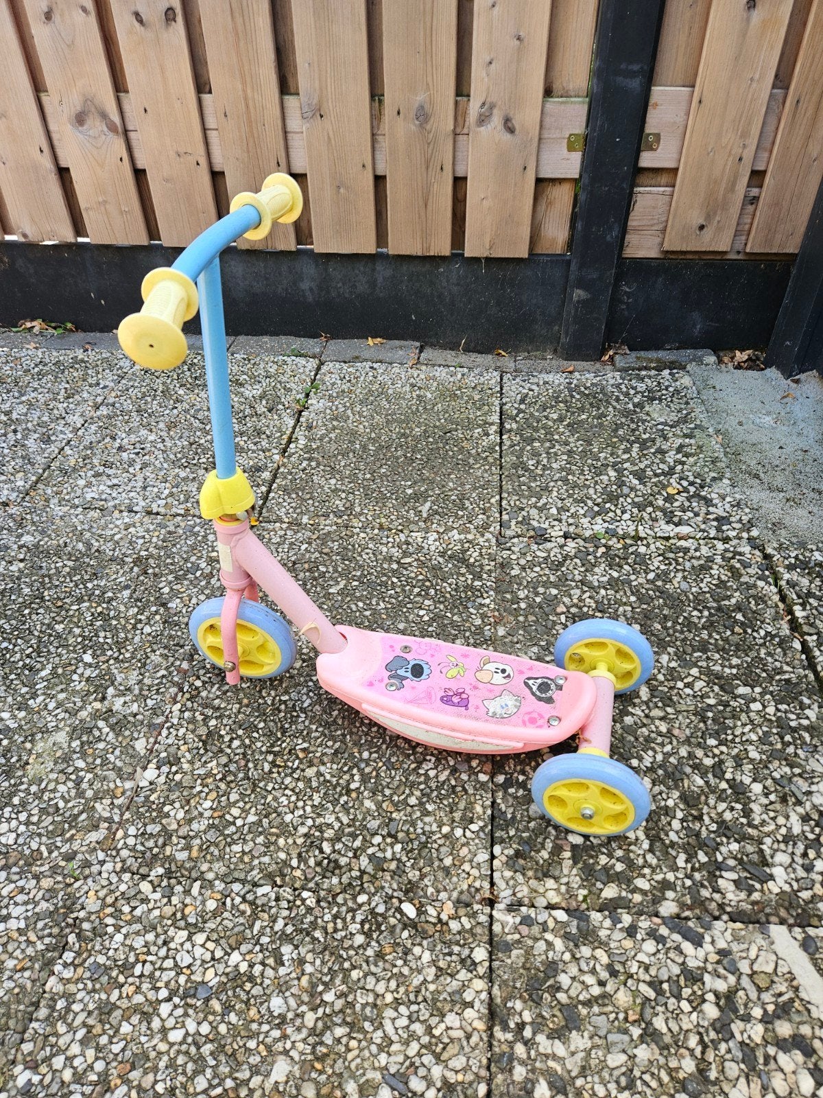 Roze kinderstep met 3 wielen en leuke dierenprints, Ophalen of Verzenden, Gebruikt, Gewone step, Onbekend