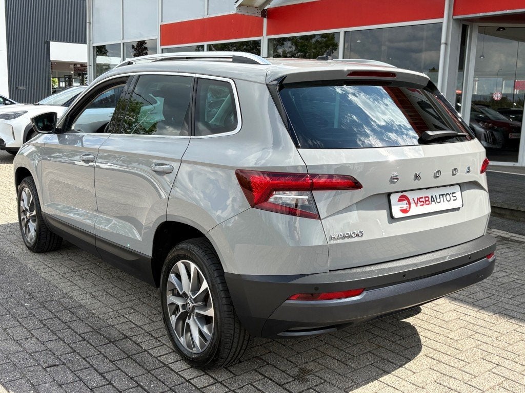 Skoda KAROQ 1.5 TSI ACT. 150PK CLEVER NARDO-GREY PANO-DAK NA, Auto's, Huisgarantie, Karoq, Bedrijf, Handgeschakeld