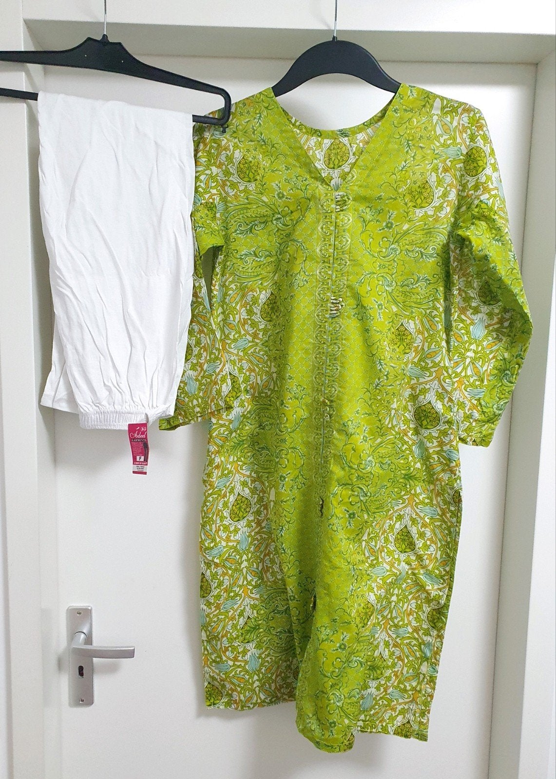 Nieuwe groene jurk met witte broek - Maat S, Nieuw, Ophalen of Verzenden, Maat 36 (S), Onder de knie