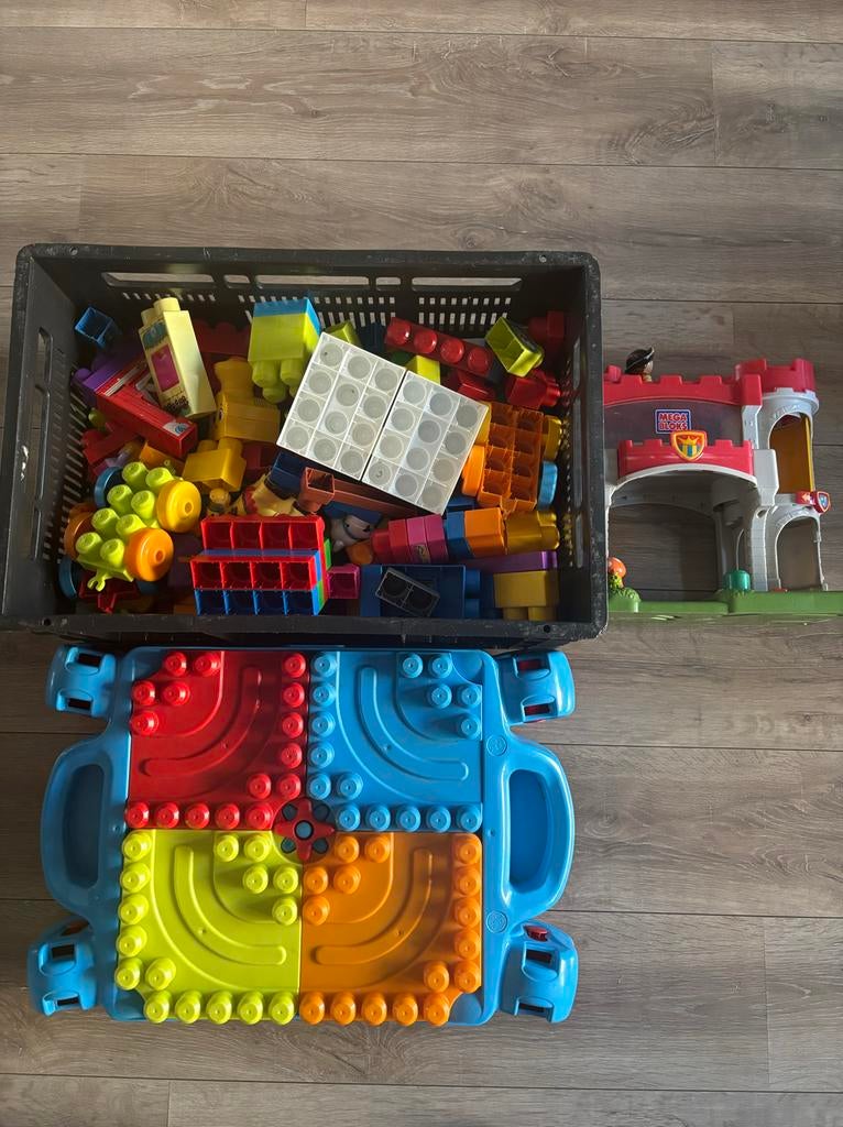 Mega Bloks bouwtafel met kasteel en veel blokken, Ophalen, Gebruikt, Megabloks