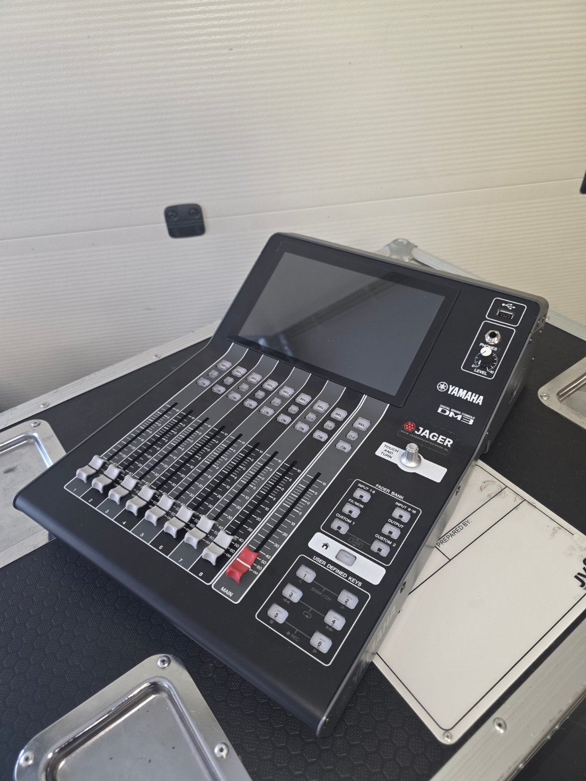 Yamaha DM3S - met flightcase (Ex BTW), Muziek en Instrumenten, Ophalen, Zo goed als nieuw, 20 kanalen of meer, Microfooningang