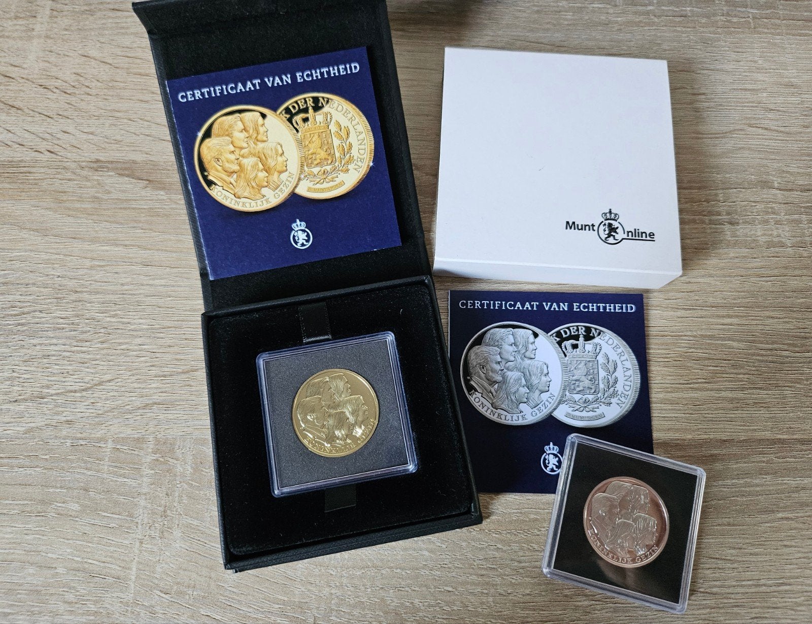 Herdenkingsmunten Koninklijk Gezin Verguld en Verzilverd, Verzenden, Overige landen, Overige waardes, Setje