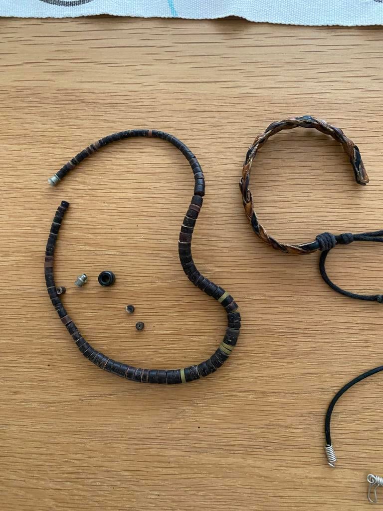 Diverse Armbanden en Kettingen - Leer en Hout opknappers, Ophalen of Verzenden, Gebruikt, Bruin, Hout