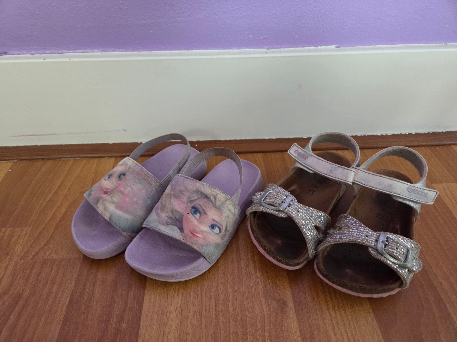 Sandalen en slippers voor meisjes maat 24-25-26, Kinderen en Baby's, Kinderkleding | Schoenen en Sokken, Ophalen, Gebruikt, Meisje