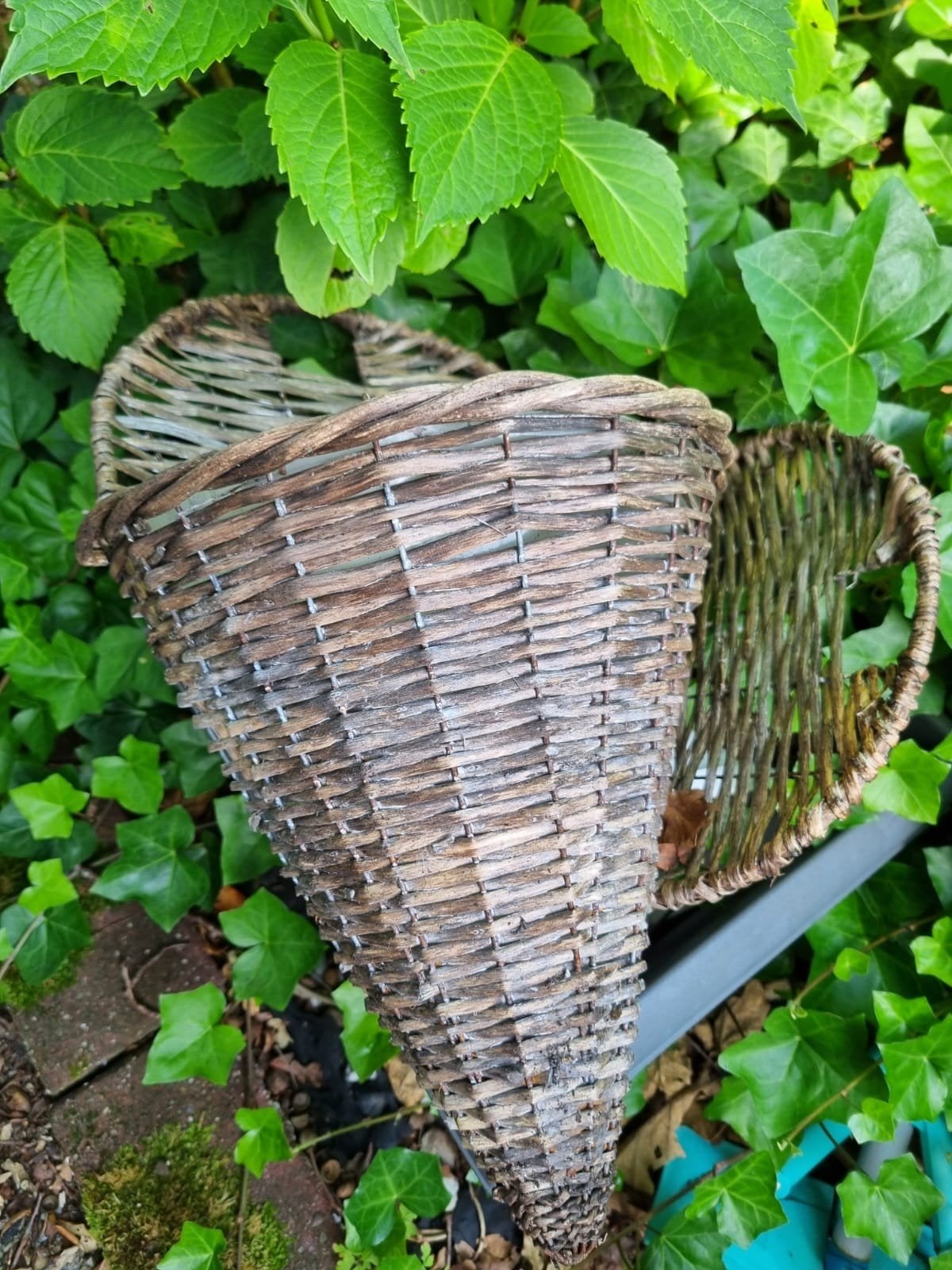 Wandbloempot van gevlochten riet 2x, Tuin en Terras, Ophalen, Overige materialen, Gebruikt, Minder dan 60 cm