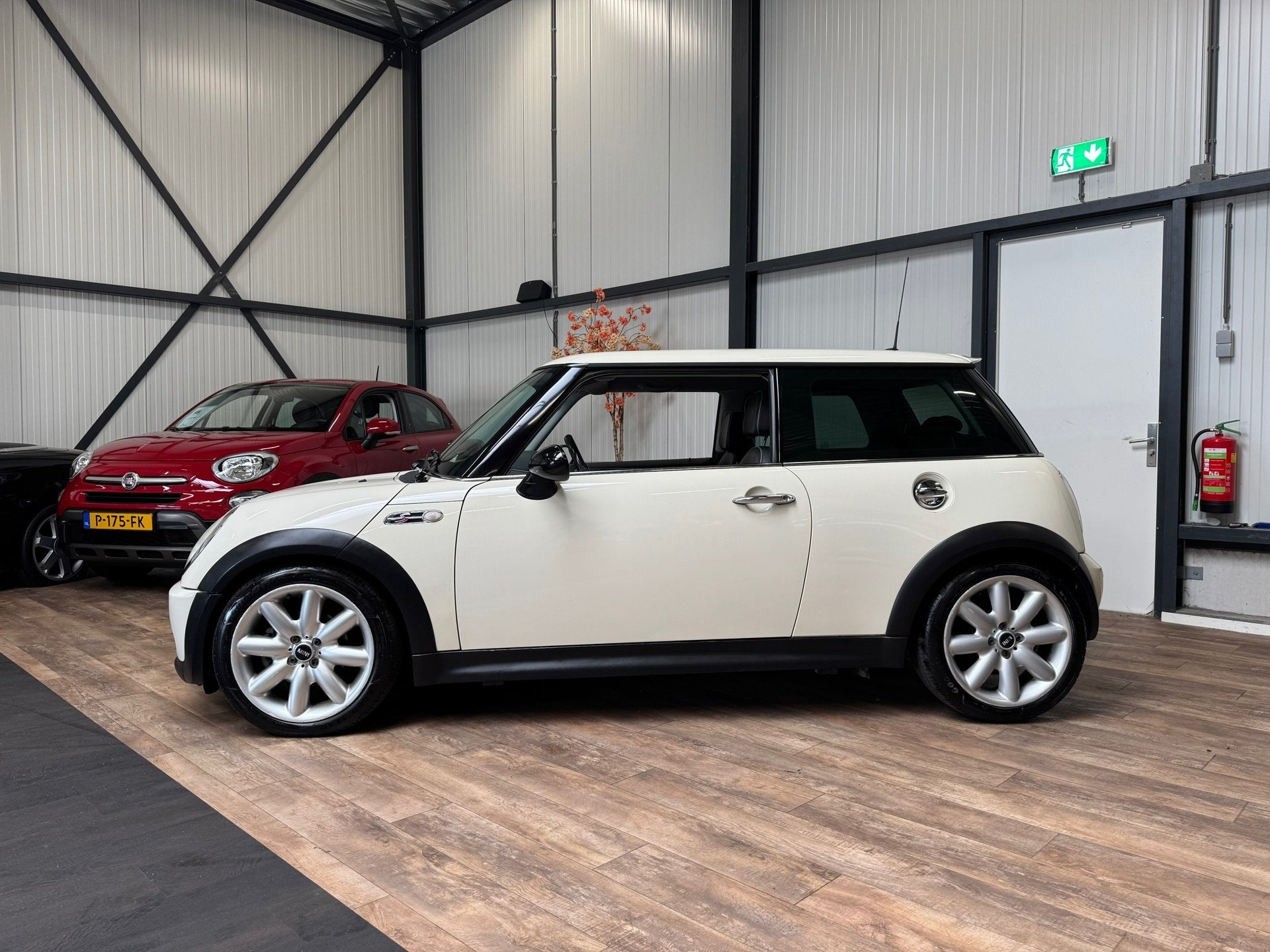 Foto 3 van Mini 3-Deurs 1.6 Cooper S Chili Automaat / LEDER / NAVI / CL