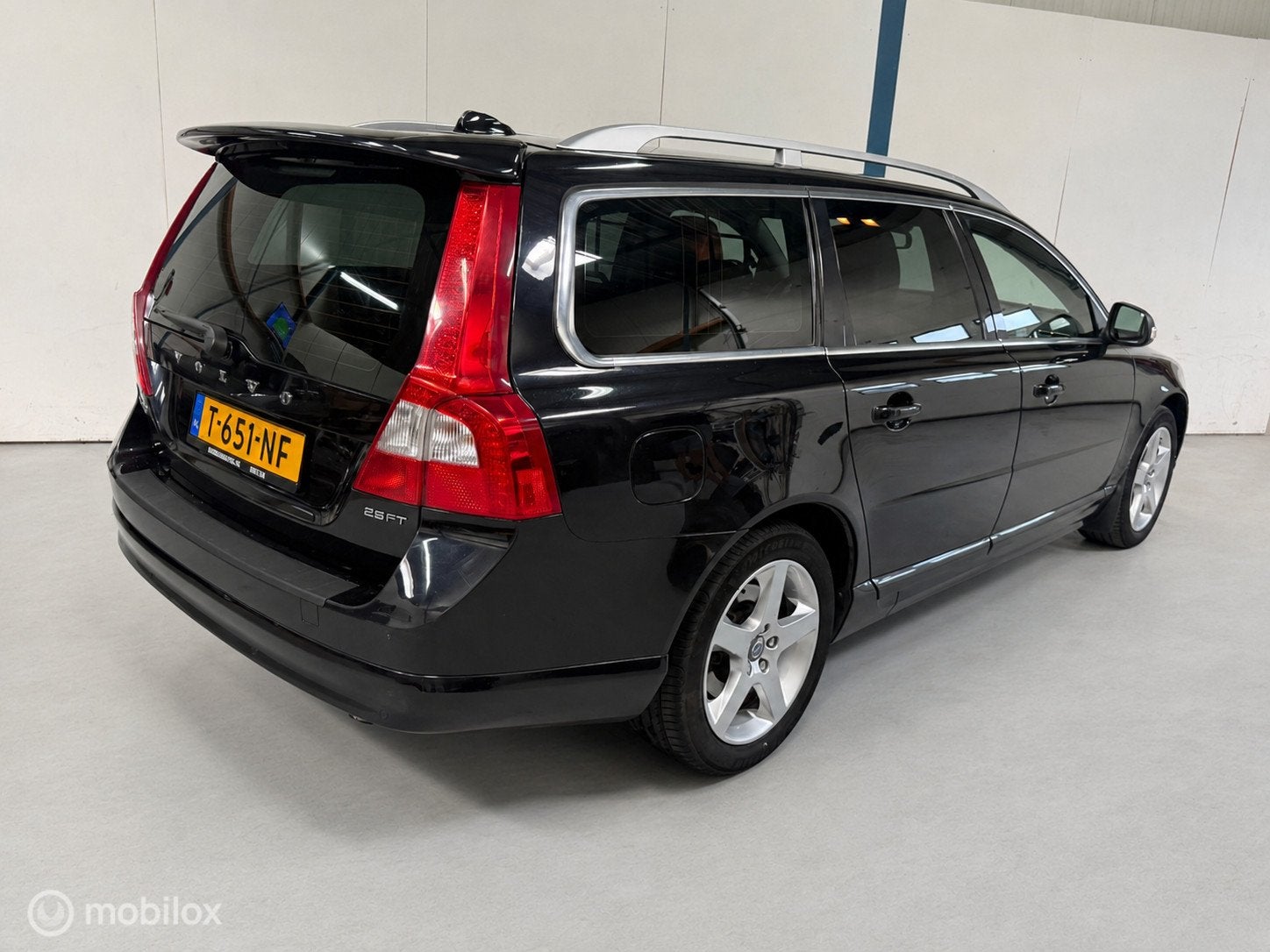 Volvo V70 2.5FT Summum AUTOMAAT / LEER / KEY-LESS ENTREE, Auto's, Volvo, Gebruikt, 2521 cc, 93 €/maand, Geïmporteerd