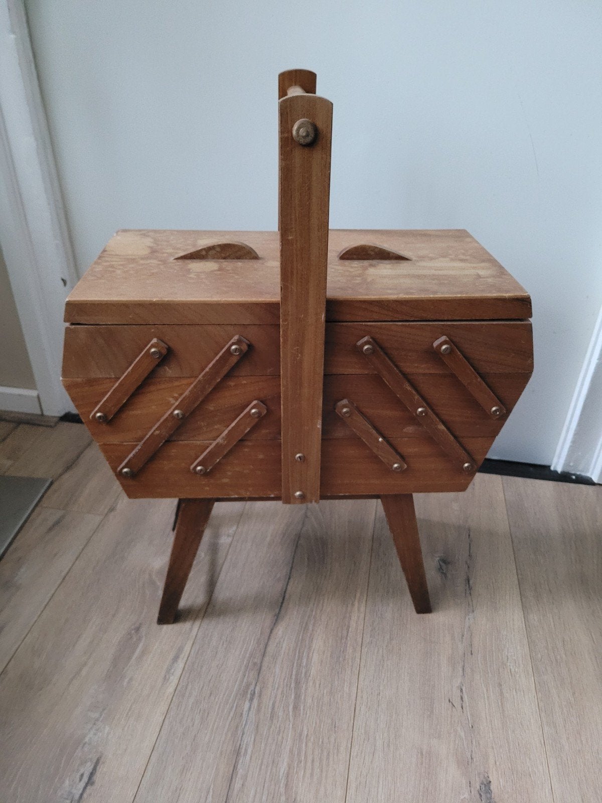 Mooie Vintage jaren 60 naaibox op poten, Ophalen, Zo goed als nieuw