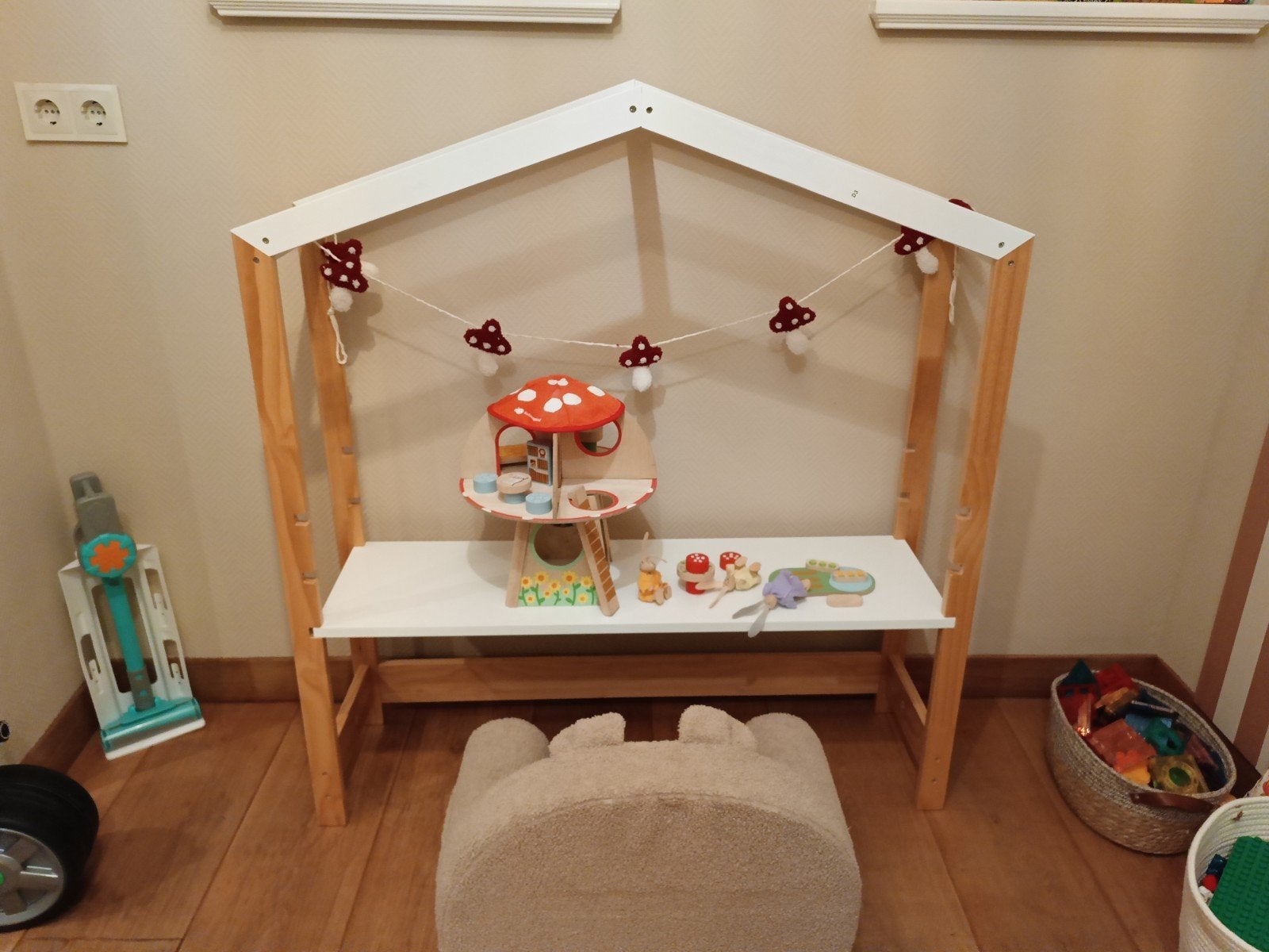 Verstelbaar kinderbureau 'Huisje' - Nieuwstaat, Ophalen, Nieuw
