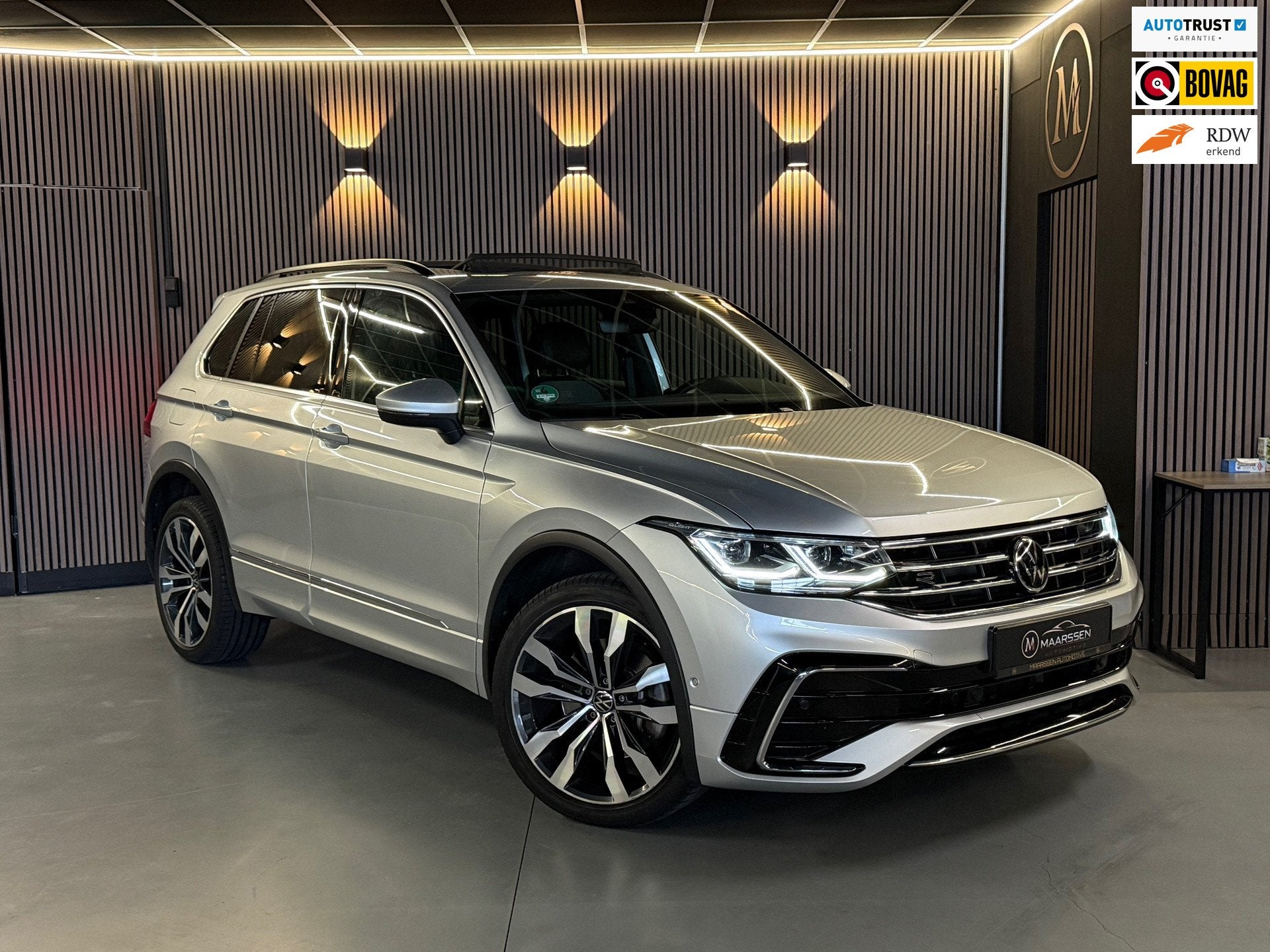 Volkswagen TIGUAN 1.4 TSI eHybrid R-Line 245pk |pano|keyless, Auto's, Dealer onderhouden, Stof, 4 cilinders, 150 pk