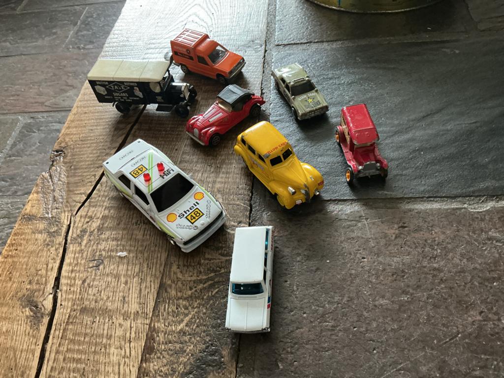 8 miniatuur auto's: Majorette, Hot Wheels, Days-Gone, Ophalen of Verzenden, Gebruikt