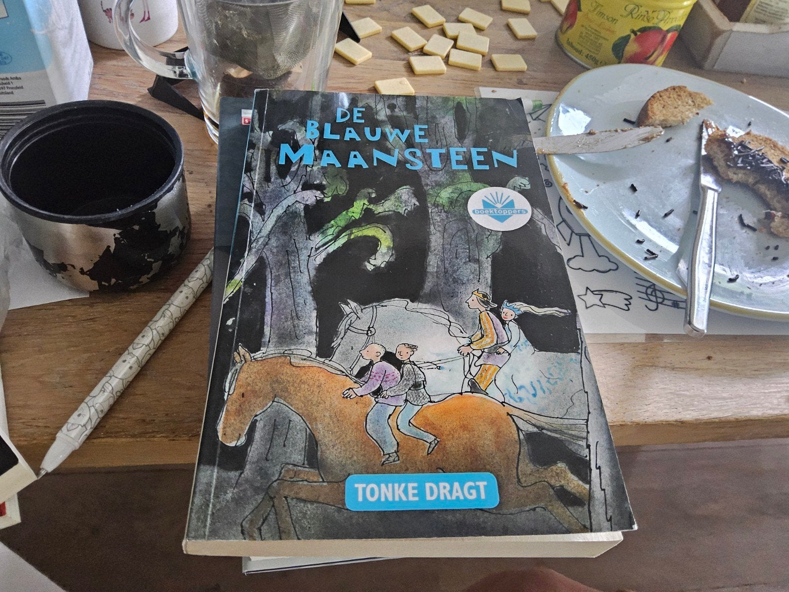 De Blauwe Maansteen - Tonke Dragt (Kinderboek), Ophalen of Verzenden, Zo goed als nieuw, Tonke Dragt, Fictie algemeen