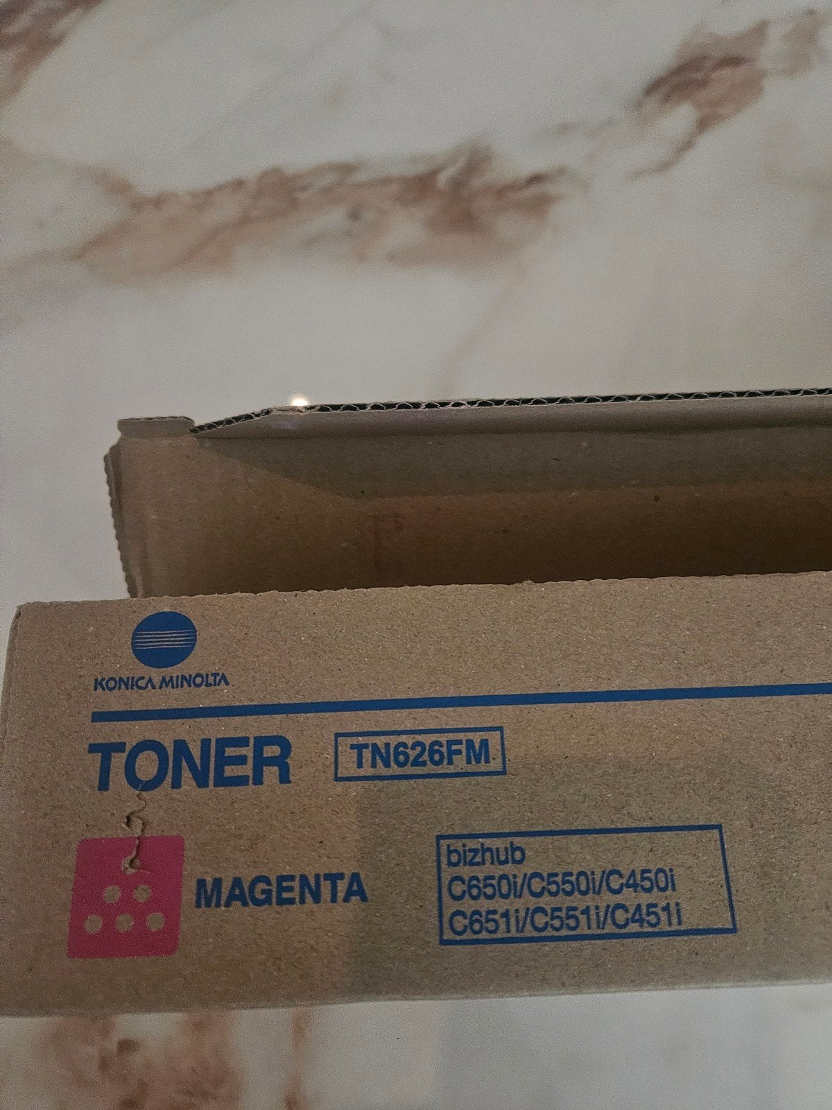 Origineel Konica Minolta TN626FM Toner magenta, Konica Minolta Business Solutions Europe GmbH, Europaallee 17, 30855 Langenhagen, Duitsland