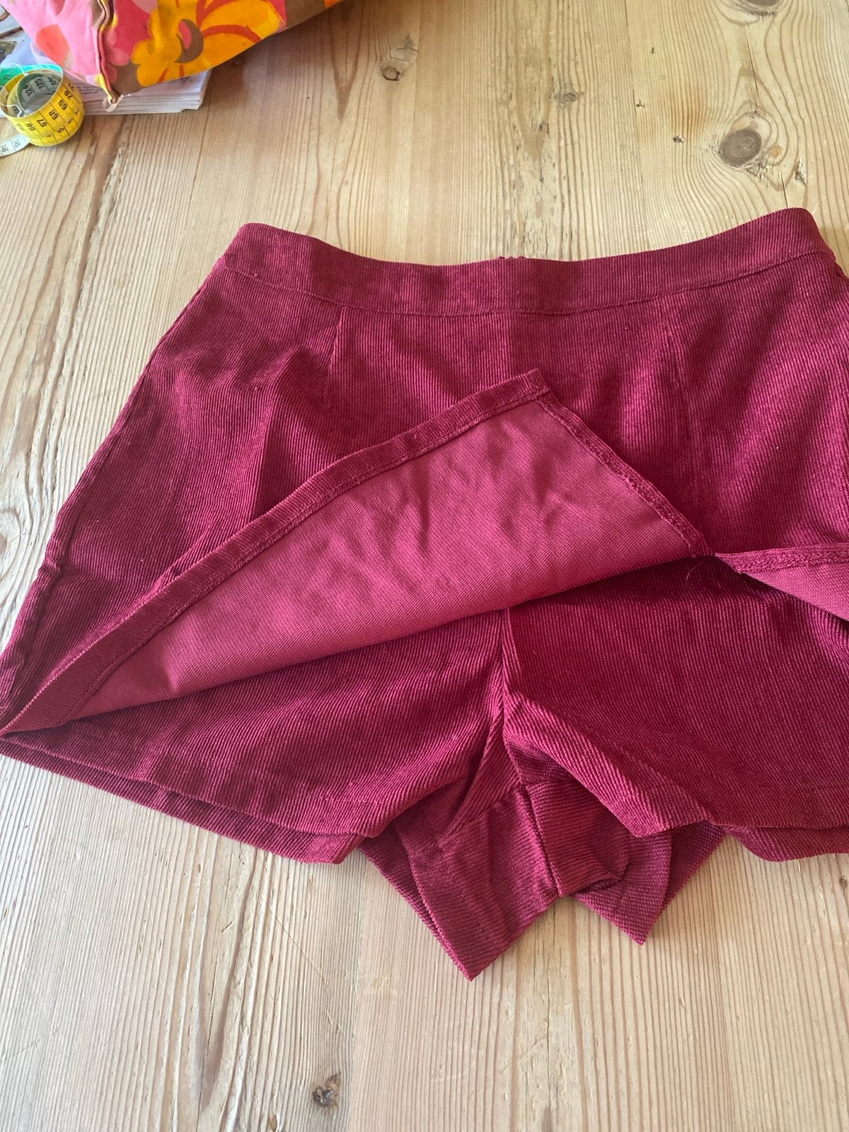 Wijnrode corduroy skort met verborgen rits - Maat 36, Kleding | Dames, Rokken, Ophalen of Verzenden, Gedragen, Maat 36 (S), Rood