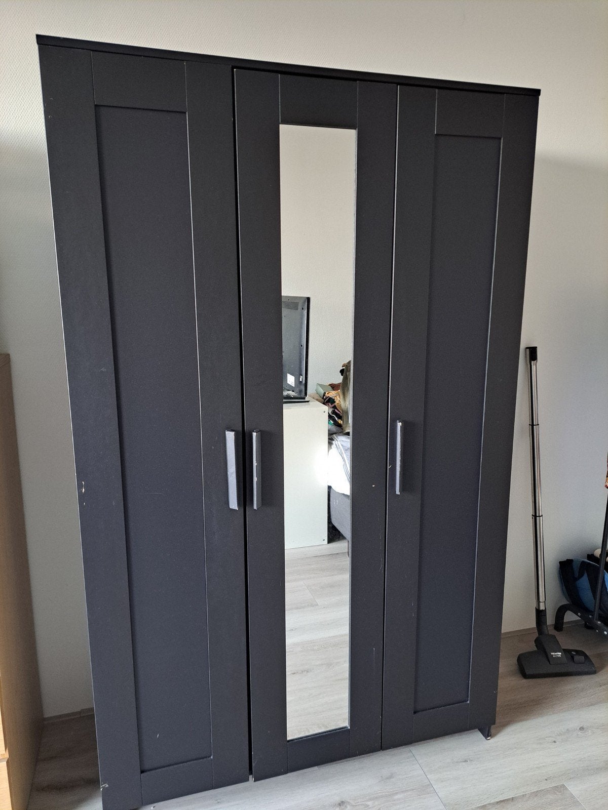 Ikea Brimnes Kast - Zwart met spiegeldeur, Ophalen, Met deur(en), Gebruikt, 100 tot 150 cm
