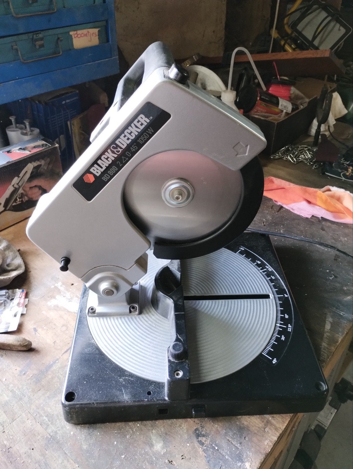 Black & Decker BD800 Afkortzaag 1050W, Doe-het-zelf en Verbouw, Gebruikt, 600 tot 1200 watt, Ophalen of Verzenden, Black & Decker