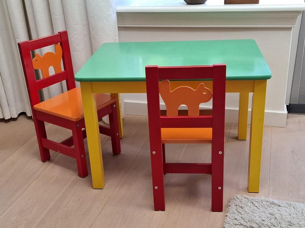 Kinder speeltafel met 2 stoeltjes zoekt speelgenootjes, Ophalen, Gebruikt, Tafel(s) en Stoel(en)