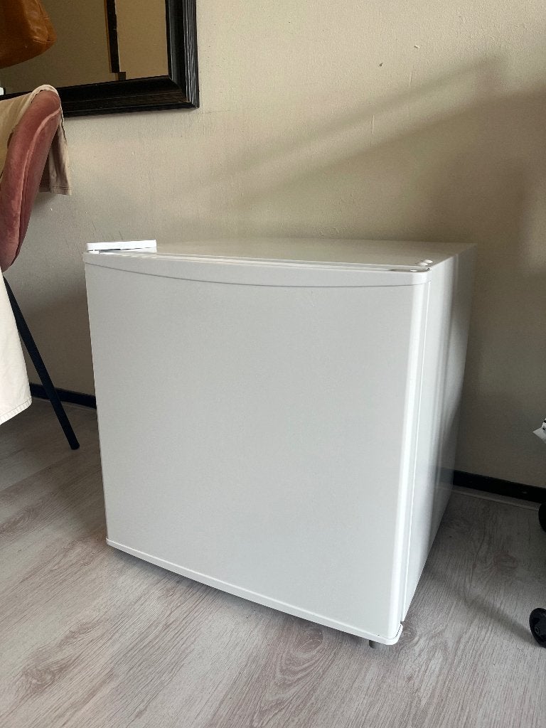 Mini koelkast IKEA Tillreda, Witgoed en Apparatuur, Koelkasten en IJskasten, Ophalen, Minder dan 85 cm, Met vriesvak, Minder dan 75 liter