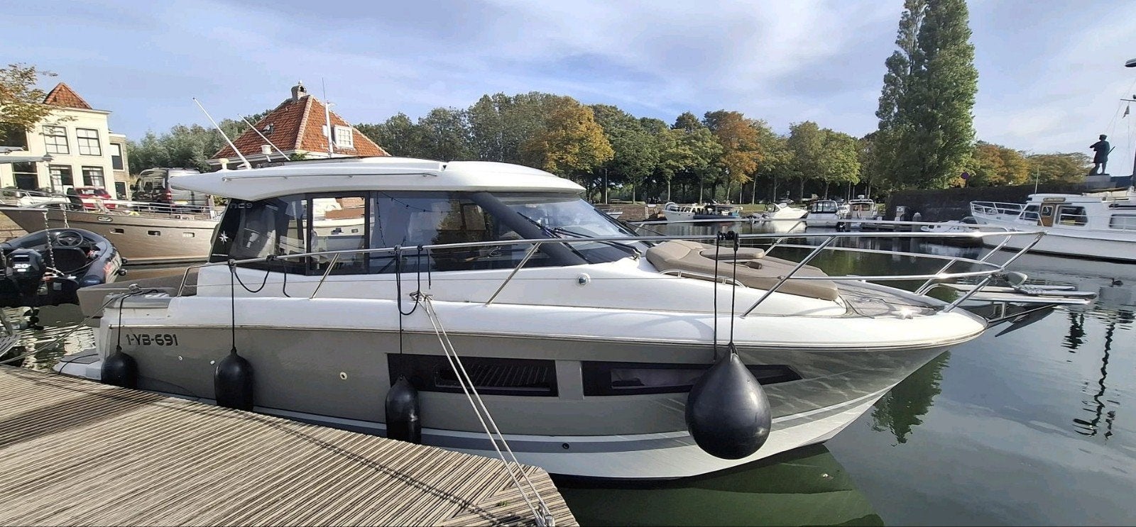 Verlengde Jeanneau NC 9 motorjacht /  boot, bouwjaar: 2012, Watersport en Boten, Ophalen