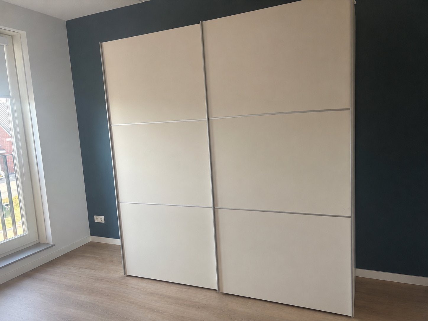 Kledingkast witte schuifdeuren, Ophalen, Zo goed als nieuw, 50 tot 75 cm, 200 cm of meer