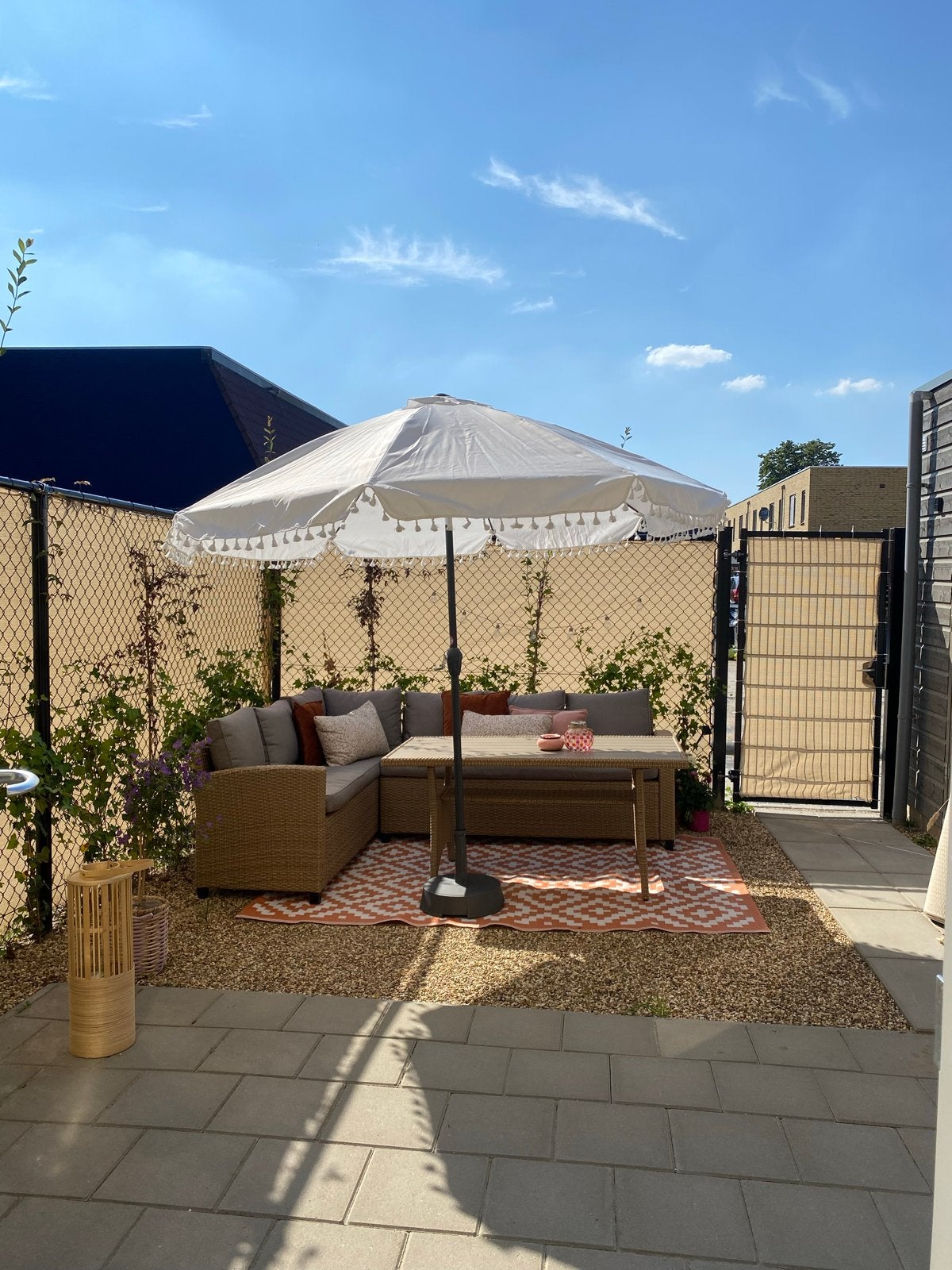 Witte parasol met kwastjes voor tuin of terras karwei, Tuin en Terras, Parasols, Ophalen of Verzenden, Gebruikt, 2 tot 3 meter