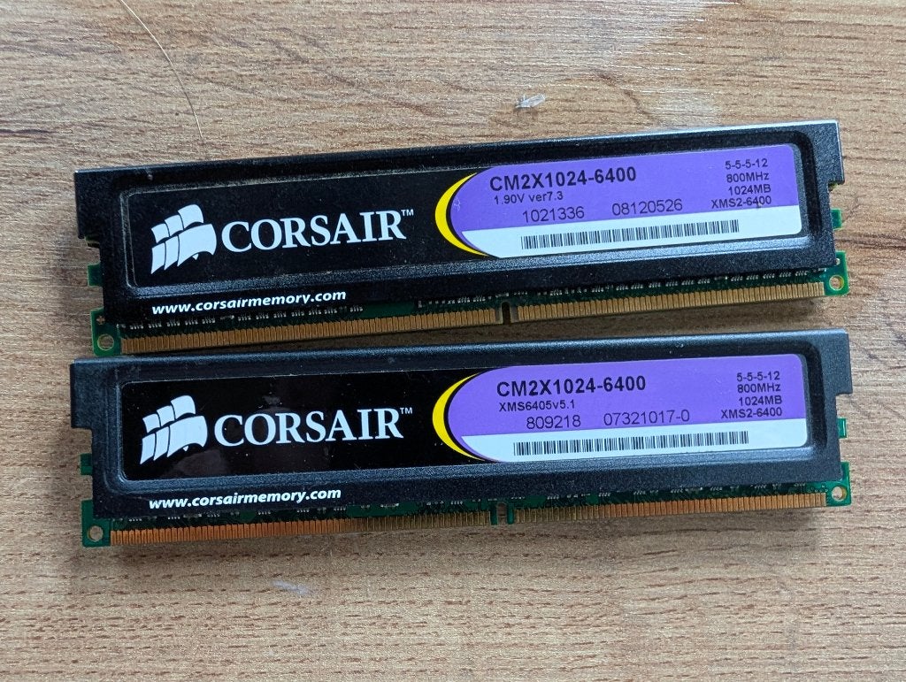 Te koop: 2x Corsair CM2X1024-6400 1024Mb, Computers en Software, Ophalen of Verzenden, DDR2, Desktop, Gebruikt