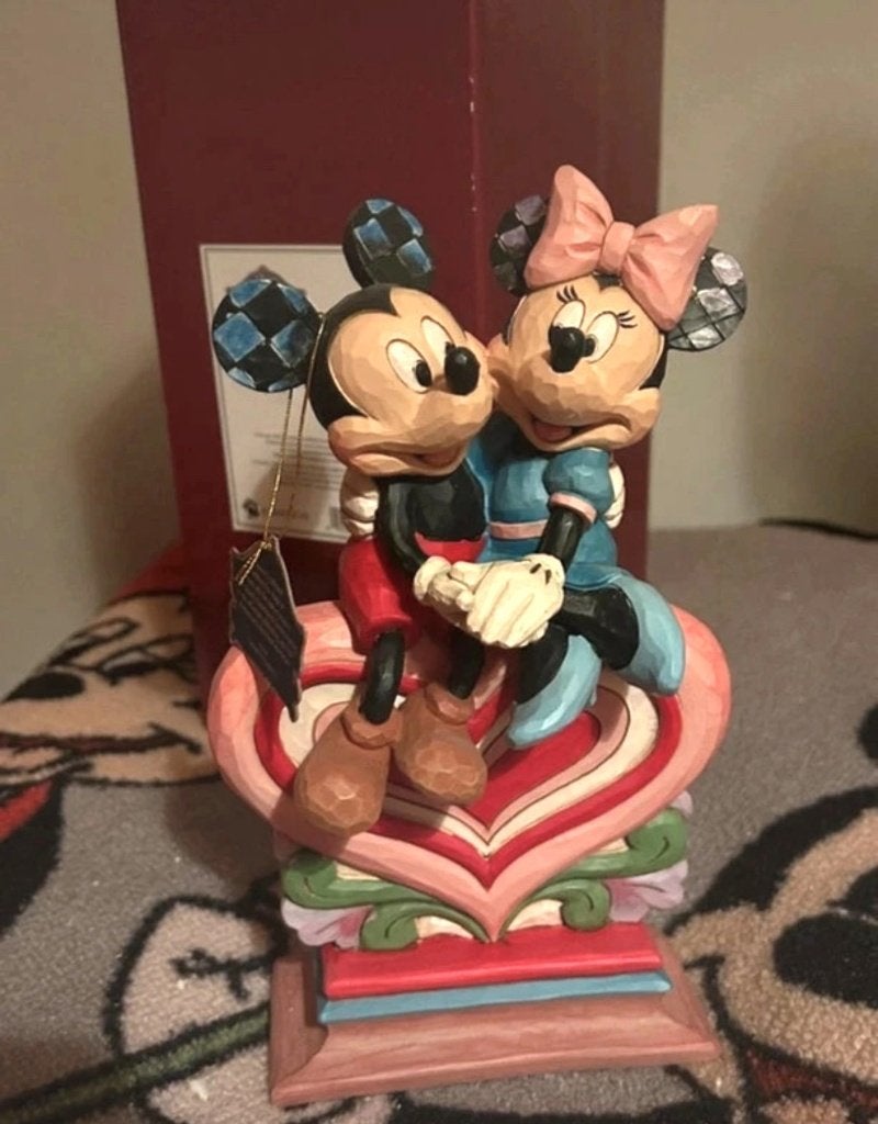 Disney Traditions - Mickey & Minnie Mouse - heart, Ophalen of Verzenden, Mickey Mouse, Nieuw, Beeldje of Figuurtje