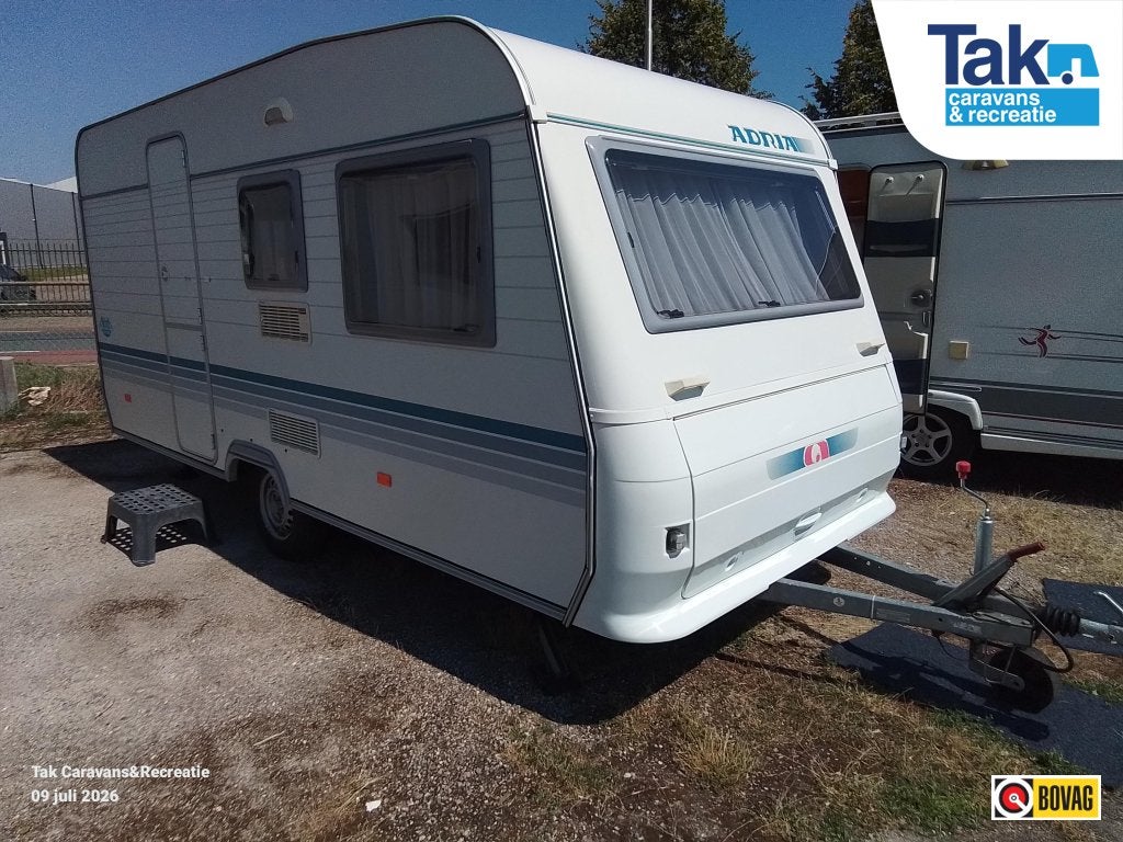 Adria Altea 430 DD nette occasion, Caravans en Kamperen, Caravans, Overige typen, Standaardzit, Bedrijf, 750 - 1000 kg