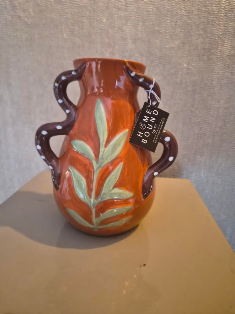 Nieuwe Homebound vaas met uniek design, Huis en Inrichting, Woonaccessoires | Vazen, Aardewerk of Porselein, Nieuw, Oranje, Ophalen of Verzenden