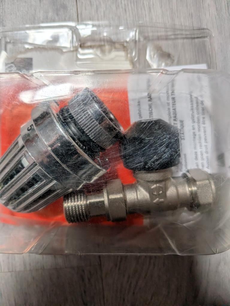 Plieger thermostatische radiator kraan nieuw in, Ophalen of Verzenden, Nieuw, Toner