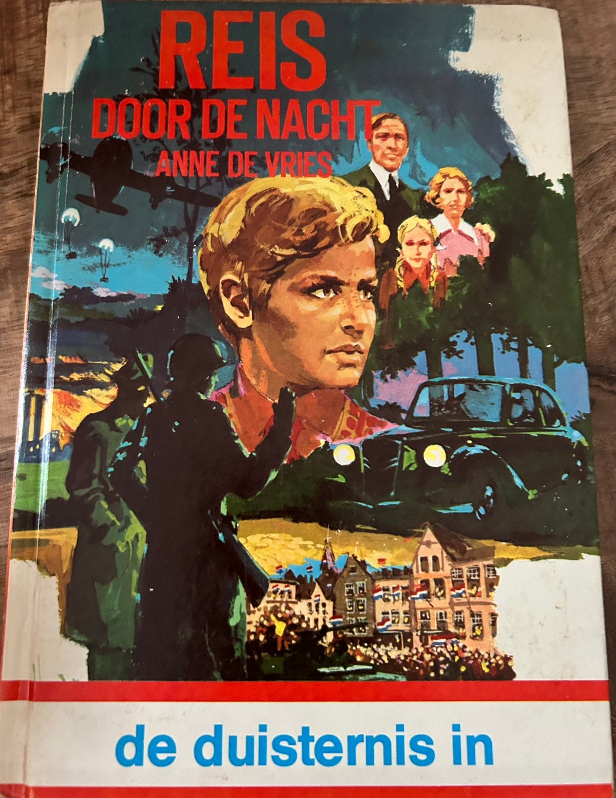 Reis door de Nacht 1: De Duisternis In - Anne de Vries, Ophalen of Verzenden, Gelezen