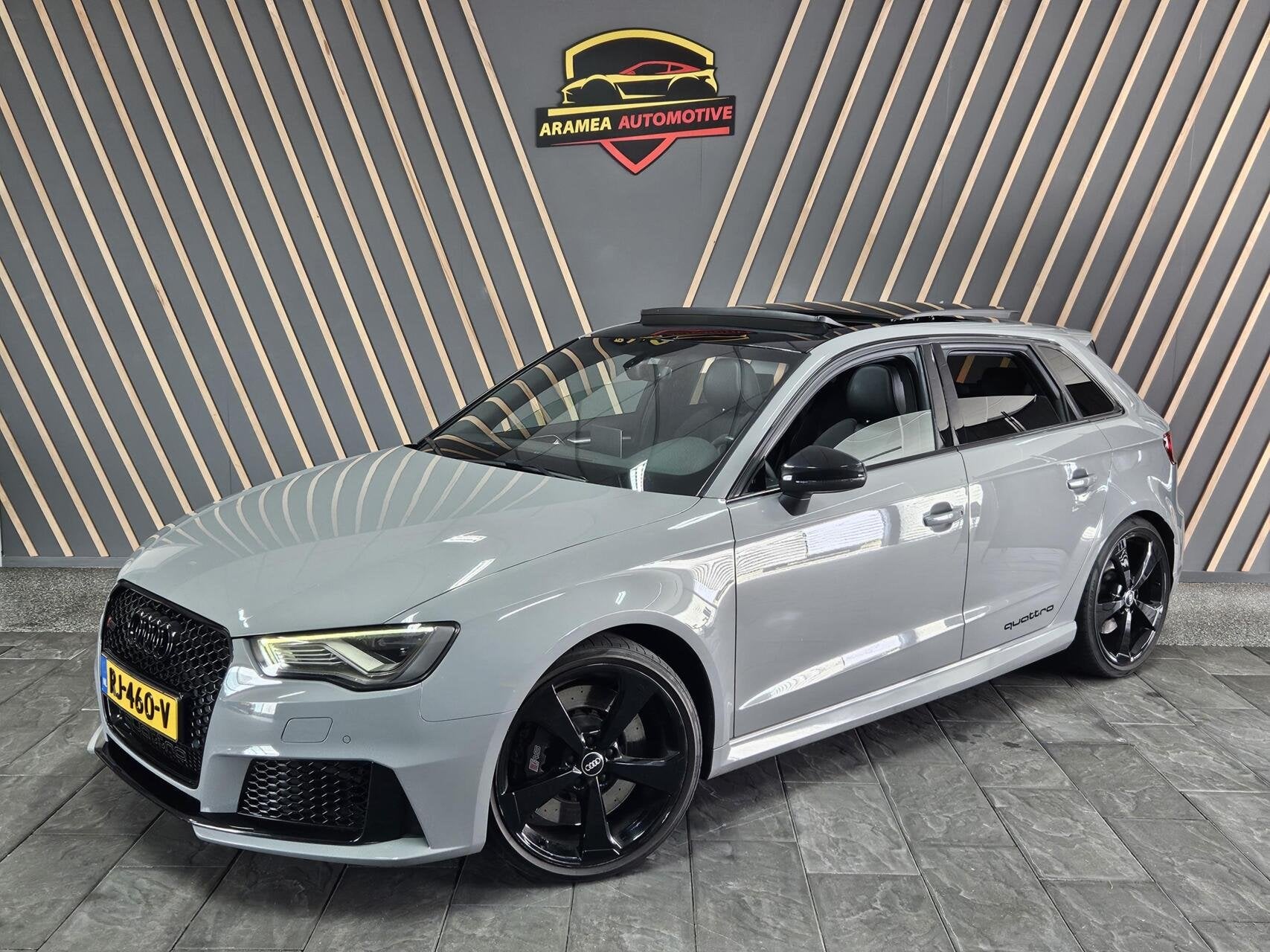 Audi RS3 2.5 TFSI quattro |NARDO|Carplay|PANO|CAMERA|19 INCH, Gebruikt, RS3, Leder en Stof, Bedrijf