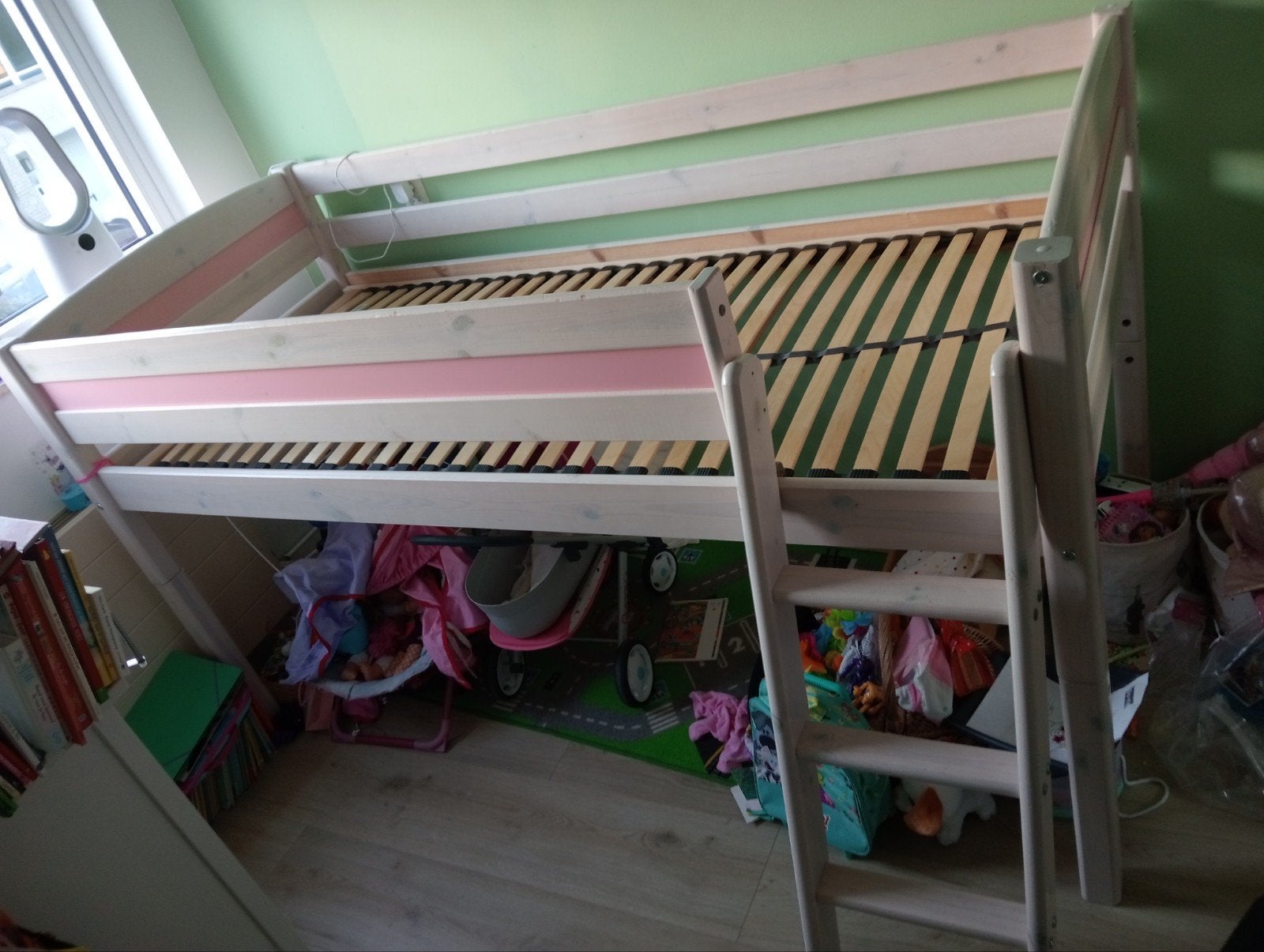 Halfhoogslaper met lattenbodem - Ideaal voor kinderkamer, Ophalen, Gebruikt, 90 cm, Eenpersoons