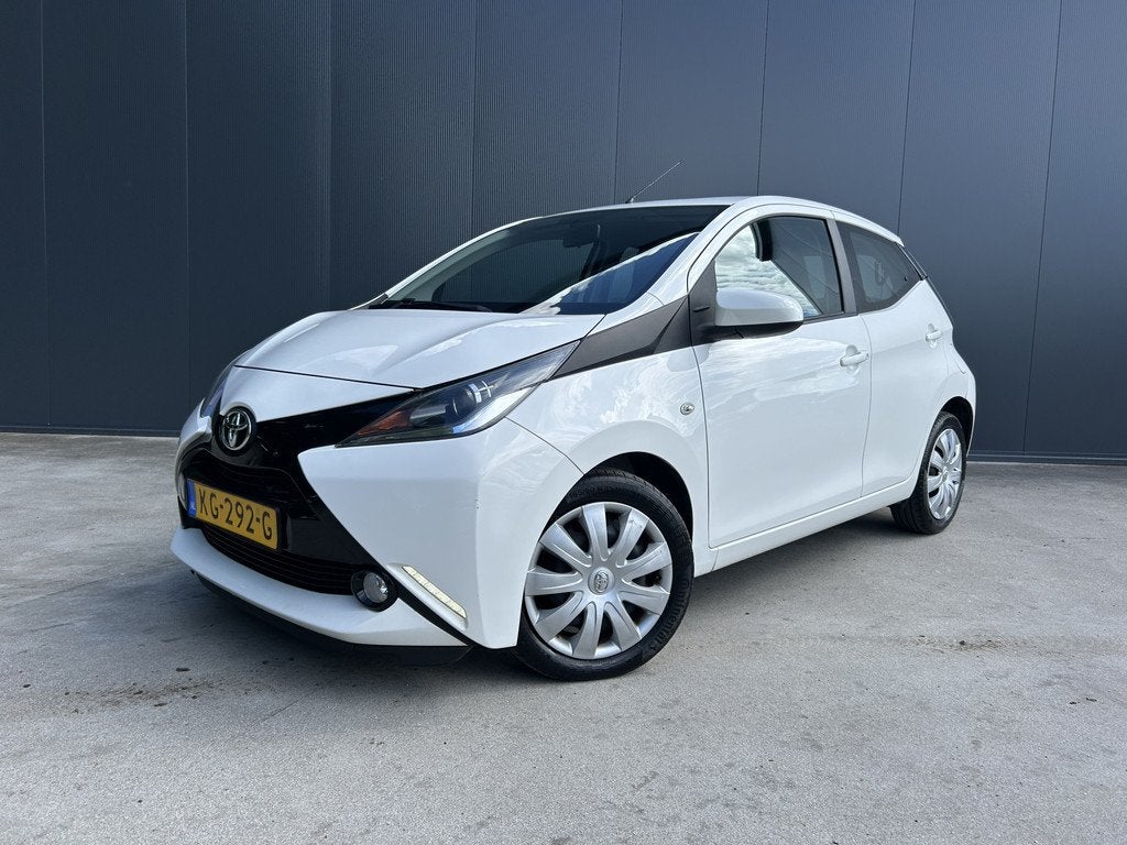 Toyota Aygo 1.0 VVT-i x-play AIRCO CAMERA LED 5 DEURS, Auto's, Toyota, Bedrijf, Te koop, Aygo, ABS, Achteruitrijcamera, Airbags